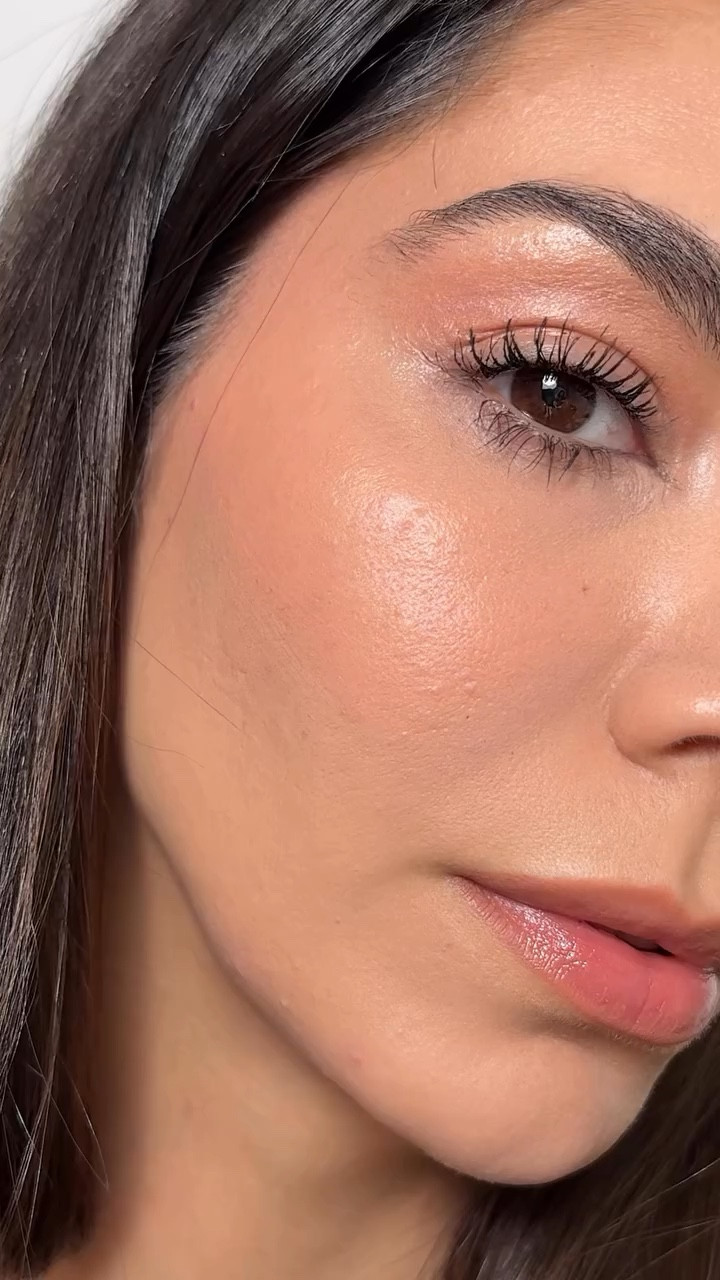 Esse iluminador do @armanibeauty virou meu vício de maquiagem. ✨
Ele deixa a pele com um brilho chique, natural e saudável — sabe aquele glow de pele bem cuidada? É exatamente isso.
É aquele produto que eleva qualquer make em segundos 😍

• Fluid sheer glow enhancer 11 

Salva esse vídeo pra testar depois e já me segue para mais dicas de maquiagem e produtos que valem a pena ! Link LTK 

#iluminador #maquiagem #dicasdemaquiagens #maquiagemnatural #makeup