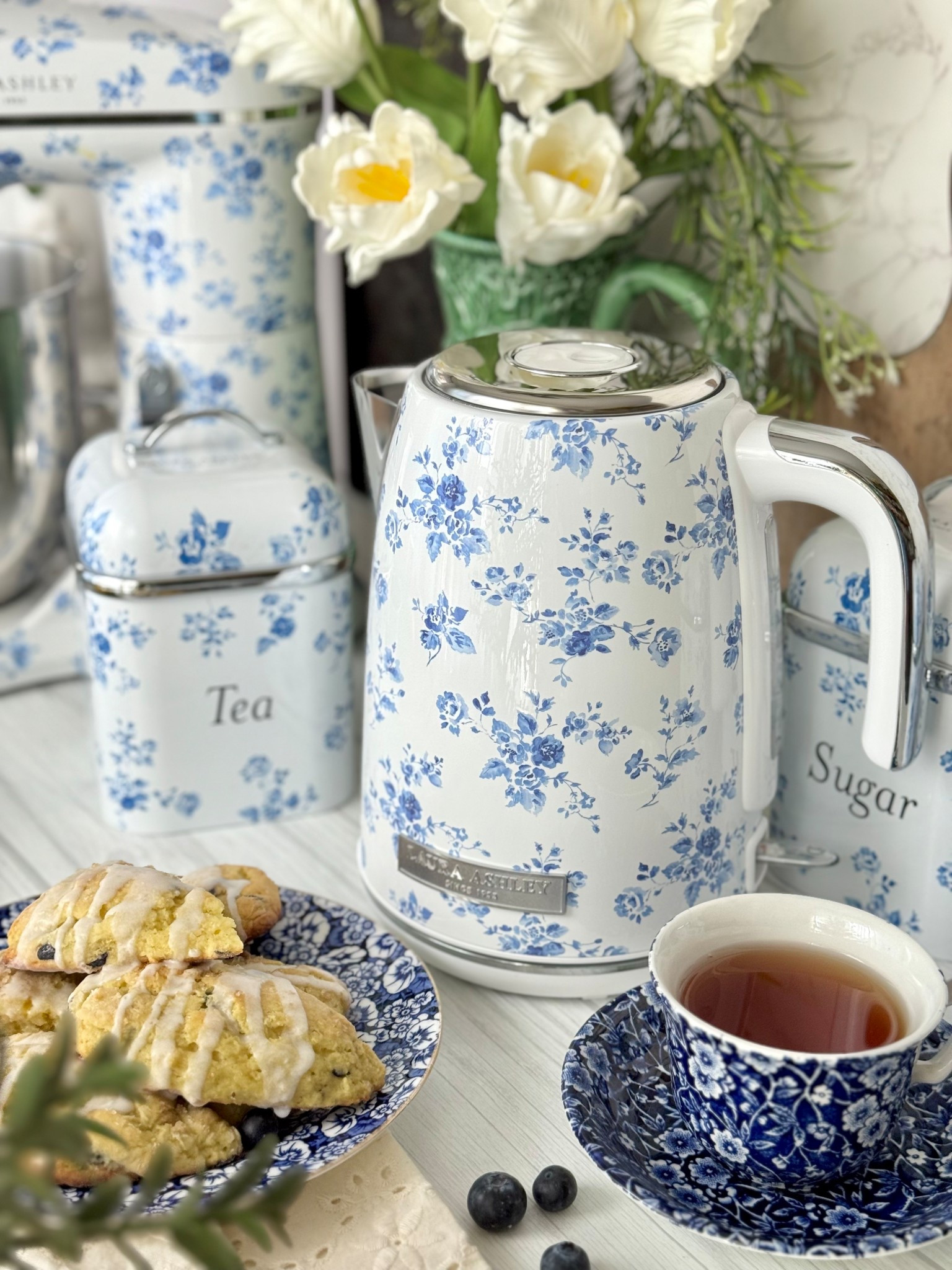 Mother’s Day mornings are made for slowing down —
A hot cup of tea, a blueberry scone, and a kitchen filled with charm.

This floral electric kettle from @MyVQUS x @LauraAshleyUSA is more than just beautiful (though it absolutely is that). It’s one of those little luxuries that makes everyday moments feel special — and that’s exactly the kind of magic I love to celebrate.

Whether you’re hosting brunch or just carving out a quiet cup for yourself this weekend… I hope it’s filled with comfort, beauty, and a little joy.