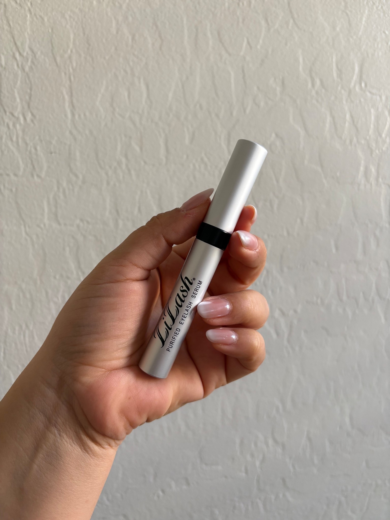 The best eyelash serum! Debes usarlo de manera diaria y empezarás a ver resultados en un mes 🫶🏼 #eyelashserum 

#LTKBeauty #LTKselfcare