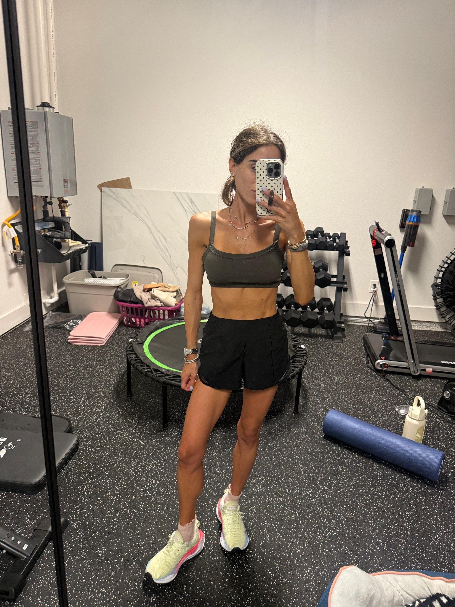 Olive green sports bra and lululemon high rise shorts size 2 

#LTKActive #LTKfitnessgoals