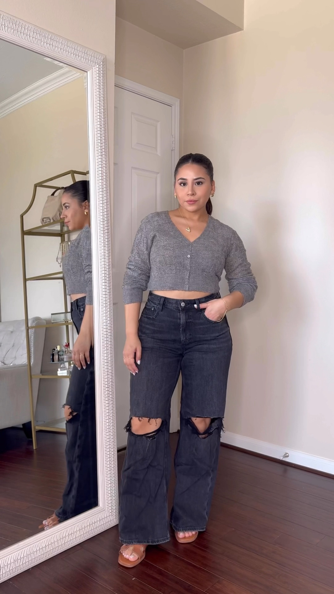 Fall trend alert 🚨 the @americaneagle puddle jeans are a mustttt! Comment “jeans” for exact details + sizing 🔗 #AEPartner #AEJeans 
Wearing a size 4 short in all jeans and size small in tops 

#fallfashion #falltrends #petitefriendlyfashion #petitefriendlyjeans #baggyjeans #puddlejeans 

#LTKSeasonal #LTKFindsUnder100 #LTKStyleTip