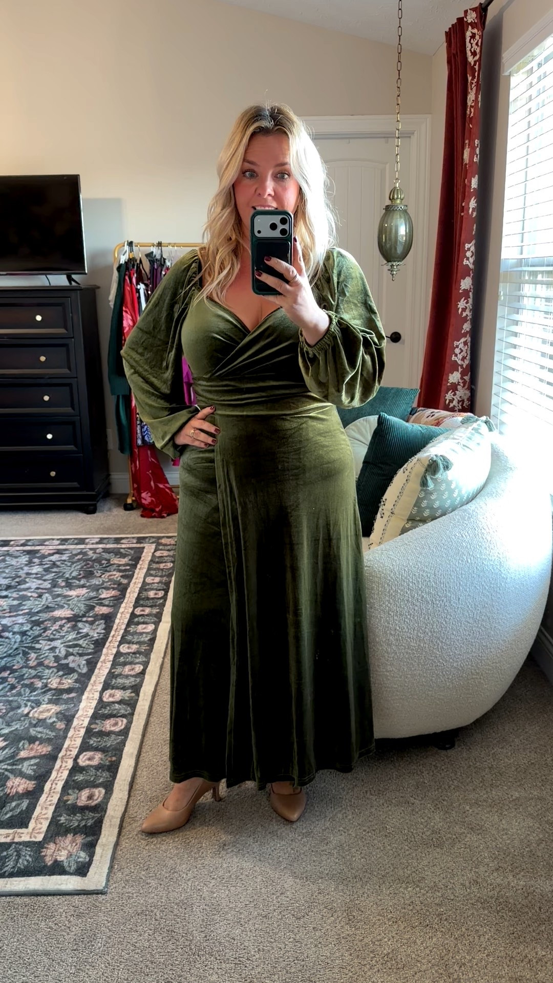 Never would I ever think I’d love a velvet dress like this but ITS SO GOOD!! And I’m 5’2” so it’s petite friendly! Wearing my true Lg!

 It’s from Shein so I linked everything from my recent Shein order as I know that site scares some people but I sorted through the not so great stuff to find you all the GREAT ones! Scroll my LTK to see them all styled & remember Shein offers FREE returns so don’t be scared to try them! 

#LTKPetite #LTKHoliday #LTKMidsize