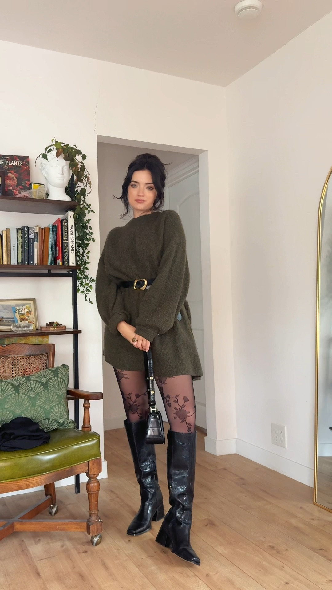 Rainy date DAY outfit #oversizedsweater #printedtights 