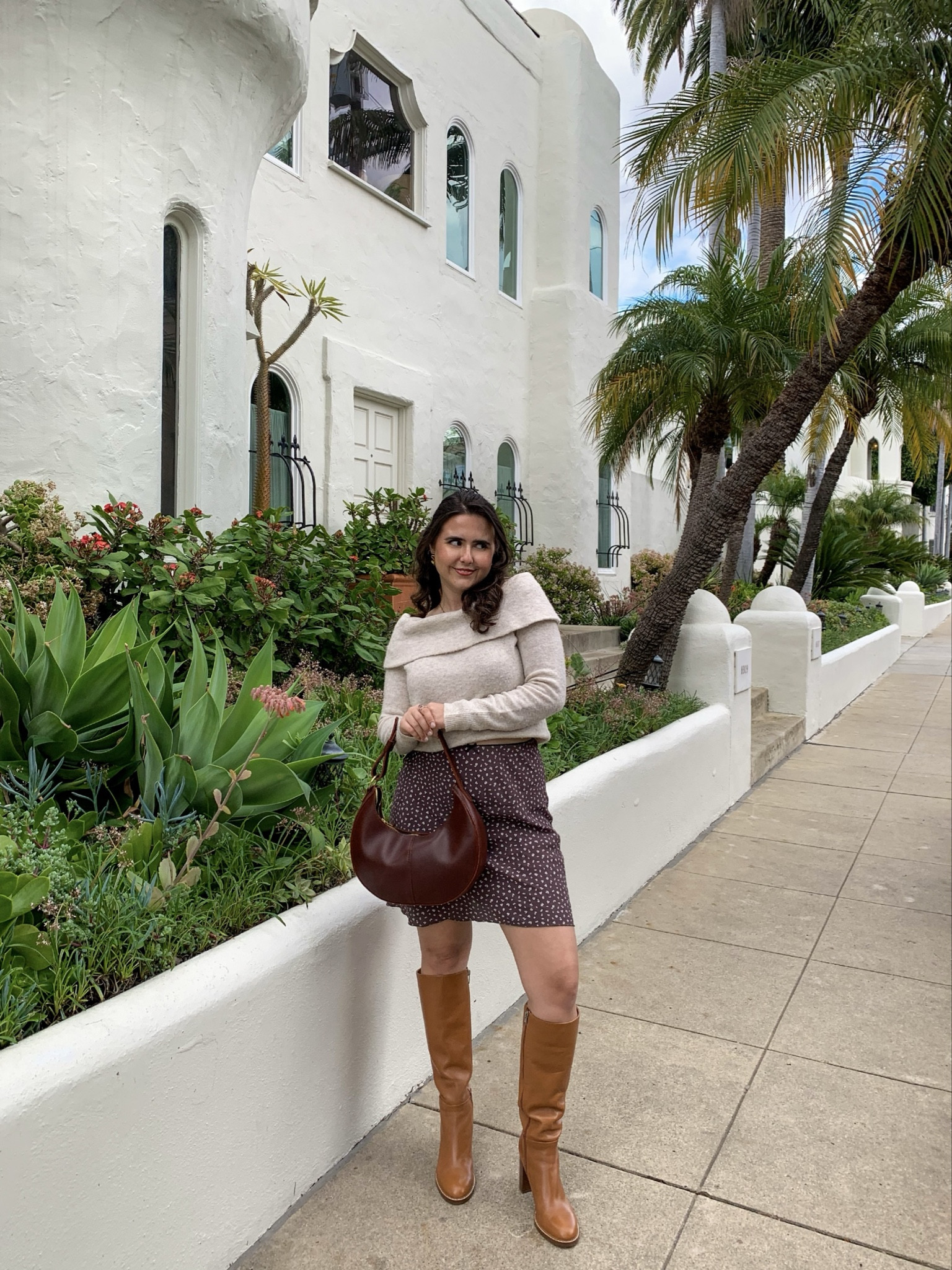 mixing different browns 🐻✨🤎☀️ 

boots - DSW, brand Marc Fisher
skirt - Brandy Melville
sweater - Abercrombie
bag - Portland Leather
sunnies - Zumiez 