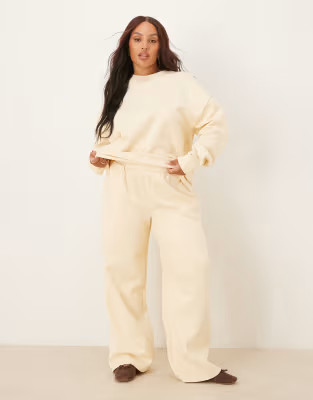 ASOS DESIGN Curve - Geborstelde co-ord set in buttermilk | ASOS (Global)