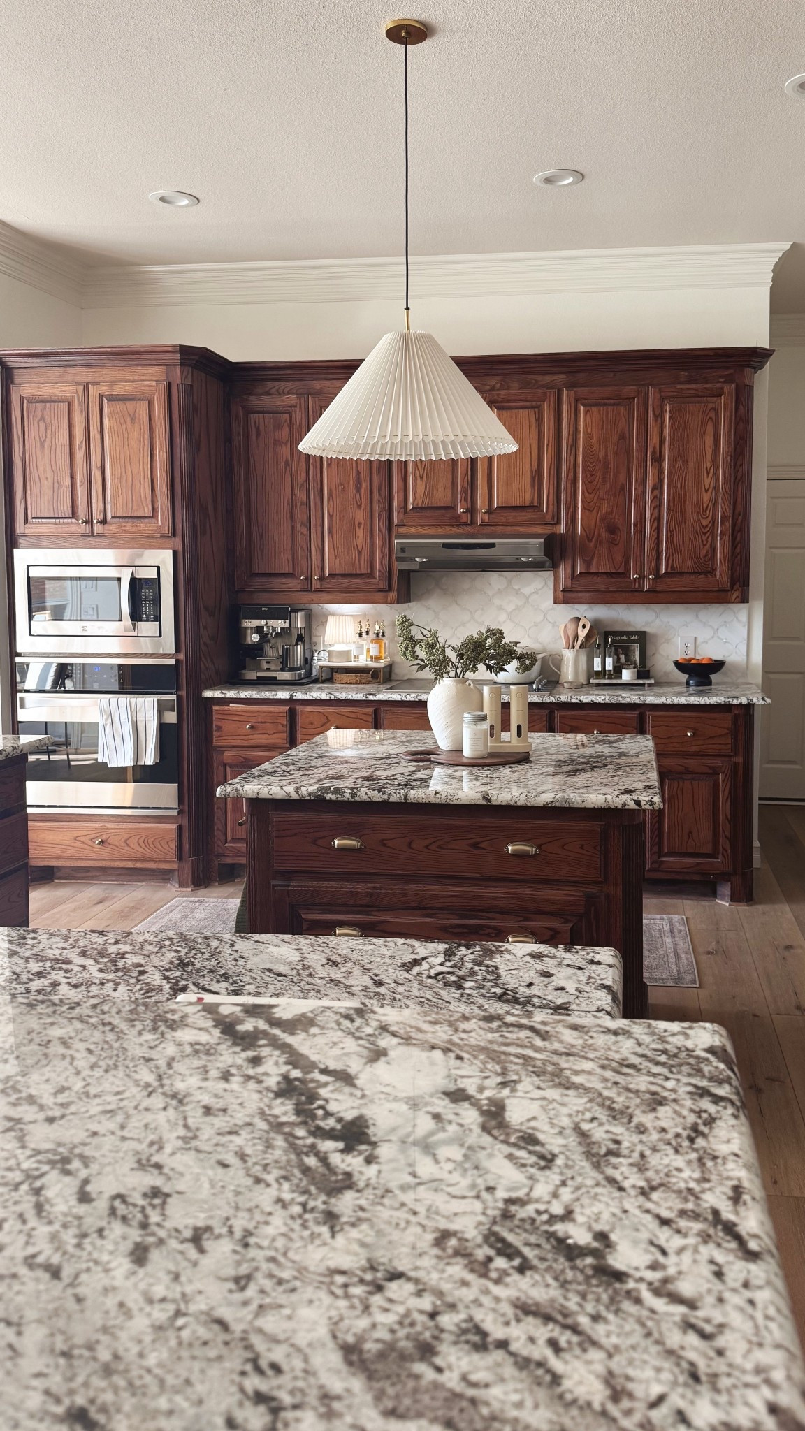 Linking similar pendant lights since Lulu and Georgia doesn’t sell mine anymore 🥲 and my amazon kitchen hardware 

#LTKHome