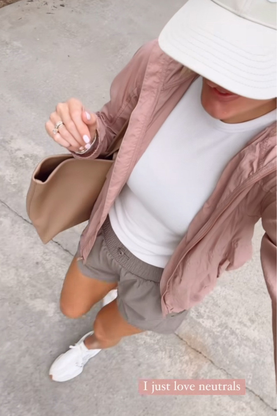What I’m wearing today in this rainy weather! Wearing size XS/4!

Loverly Grey, activewear, athleisure, rain jacket, lululemon finds, active shorts, new balance sneakers, tote bag

#LTKFitness #LTKActive