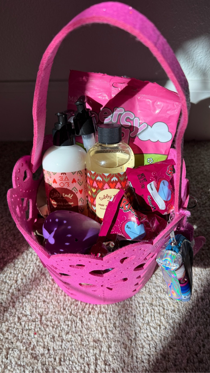 If you haven’t tried @official_percypig, you’re missing out. I grab two bags every time we’re at @target because my toddler and I are obsessed with them 😂 

@tubbytodd - Raspberry Black Currant is still in stock btw!! Get 10% off with the link in my Linktree 💌 
@ringpopofficial 
@playdoh