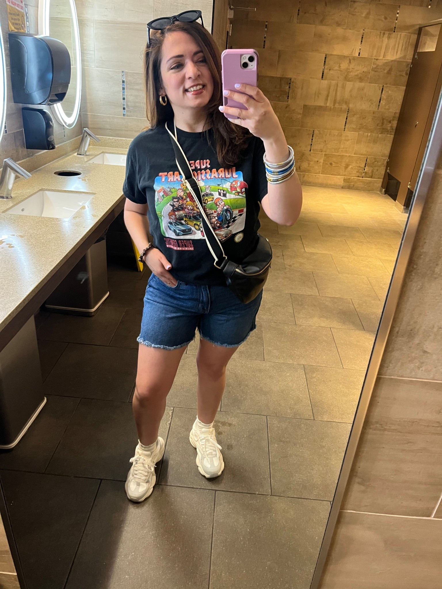Movie outfit look 

Linking up similar denim shorts, tee and tenni shoes 



#LTKPetite
