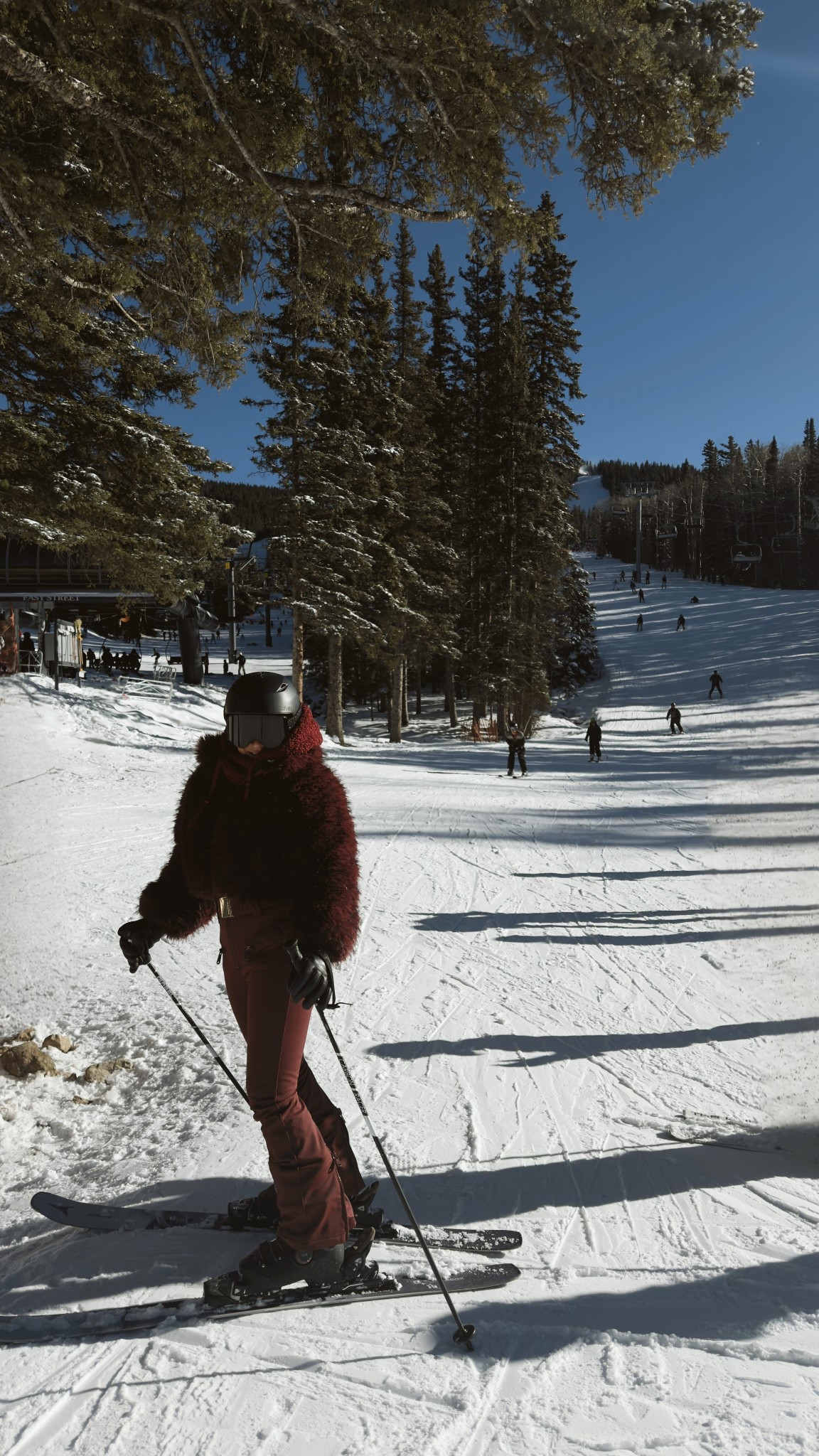 GRWM for a ski day ❄️
If it’s not warm, comfy, and flattering — I’m not interested.
This outfit passed every test on the mountain.
Would grab it again without hesitation.

5’2” | 130 lbs | 25” waist | 34DD

#SkiStyle #WinterStyle #PetiteFashion #Over40Style #WomensFashion