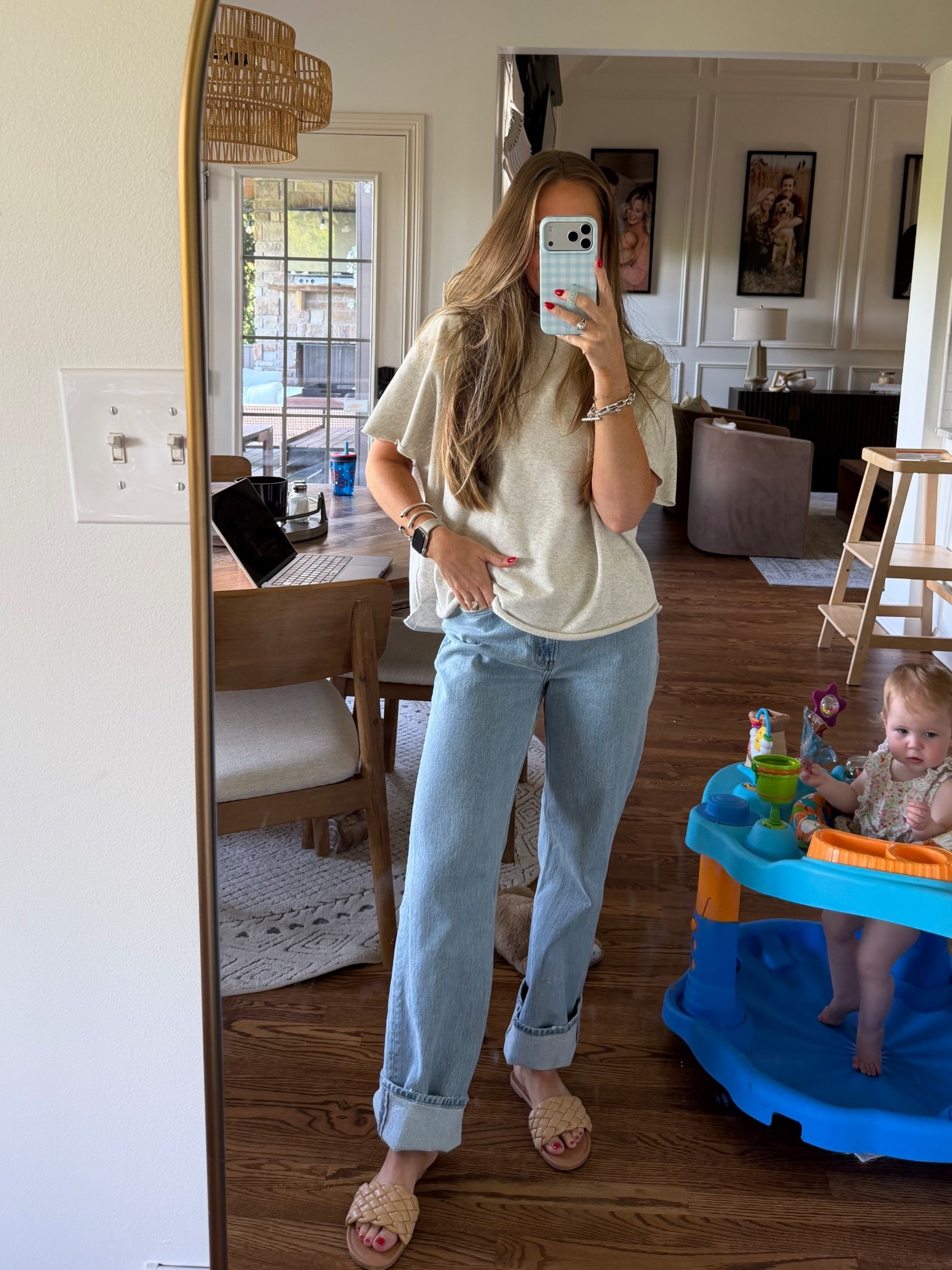 my casual outfit today! 💙 wearing size 26 curve love in my 90s high rise relaxed Abercrombie jeans! LOVE these