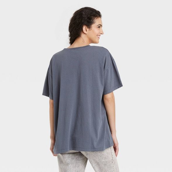 Women's Halloween Dancing Skeleton Short Sleeve Oversized Graphic T-Shirt - Gray | Target