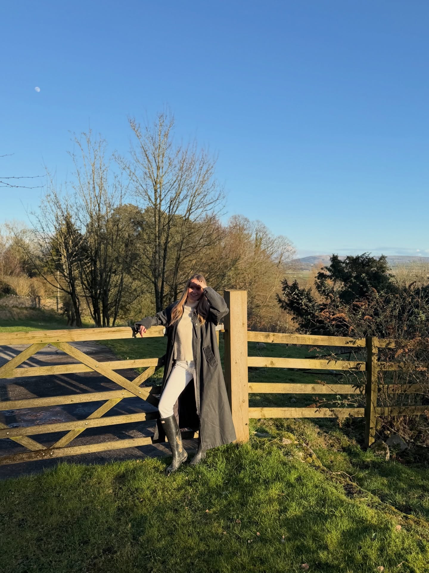 Throwing fits in the Lakes 🌿

I’ve only just noticed I’m wearing white jeans in every photo so maybe this should actually be a how to style white jeans post? 🤣 In my defence I brought two pairs with me…

Lake District, outfit inspo, wax jacket, slim jeans, check blazer, ballet flats, trench coat, tweed cape, suede loafers, country outfits, wellies, knee high boots
