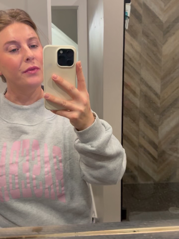 Where has this been all my life 😂 @lorealparis @elfcosmetics 

OOTD by @baseballmamashop 

#travel #makeup #vlog