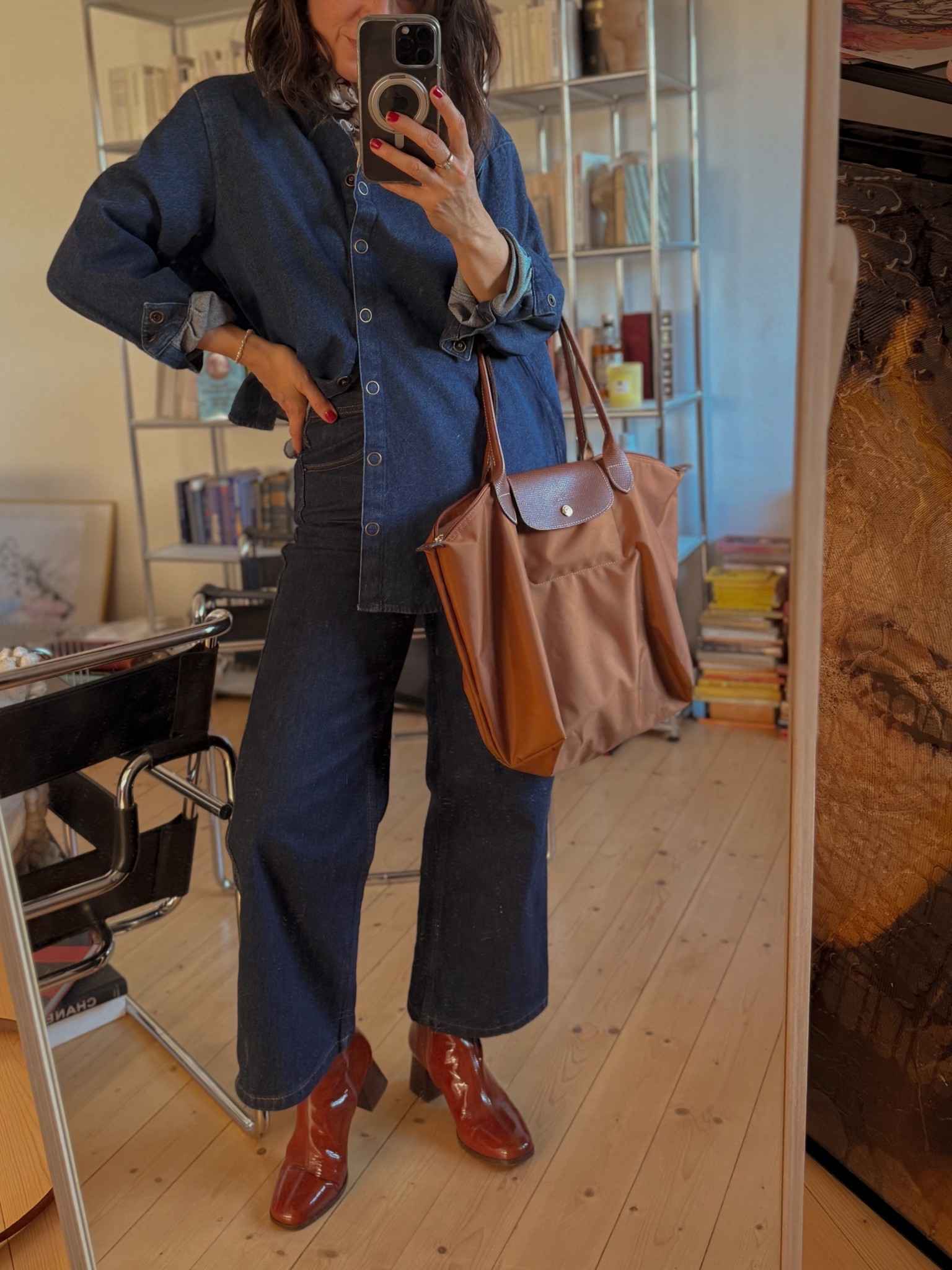 Denim on denim

Jeans, denim shirt and boots: Sézane
Bag: Le pliage medium Longchamp
Silk scarf: Soeur 




#LTKstyletip #LTKpetite #LTKeurope