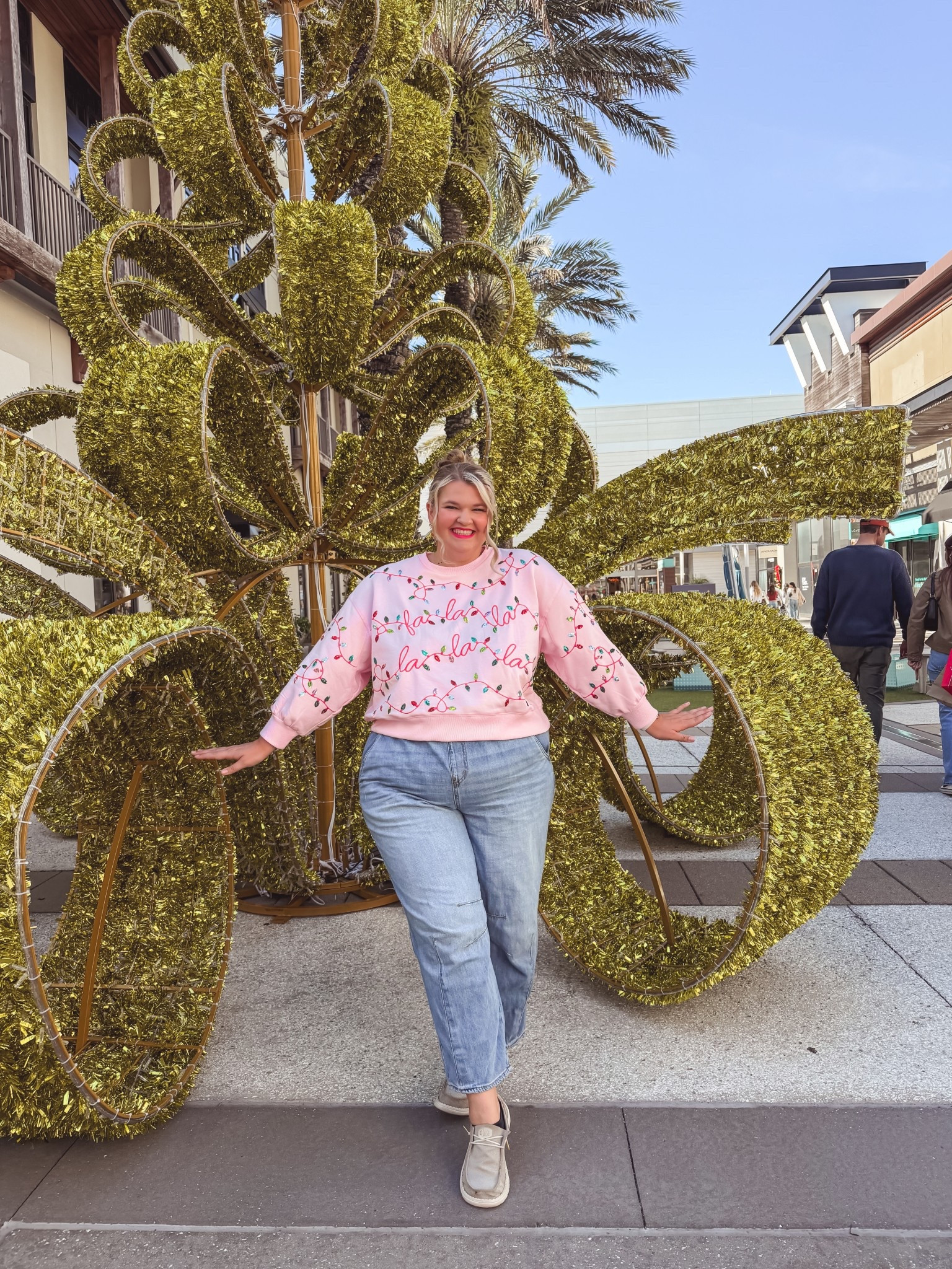 Wearing xl in sweater! 🩷🎀

#LTKHoliday #LTKPlusSize #LTKMidsize