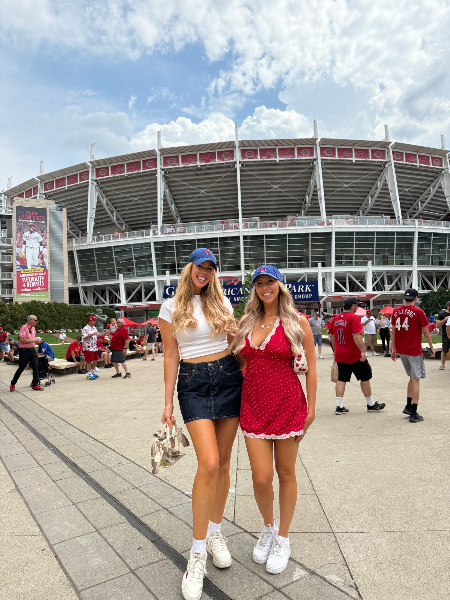 Baseball game outfit, game day, outfit, Cubs baseball outfit, cub’s outfit, baseball game day outfit