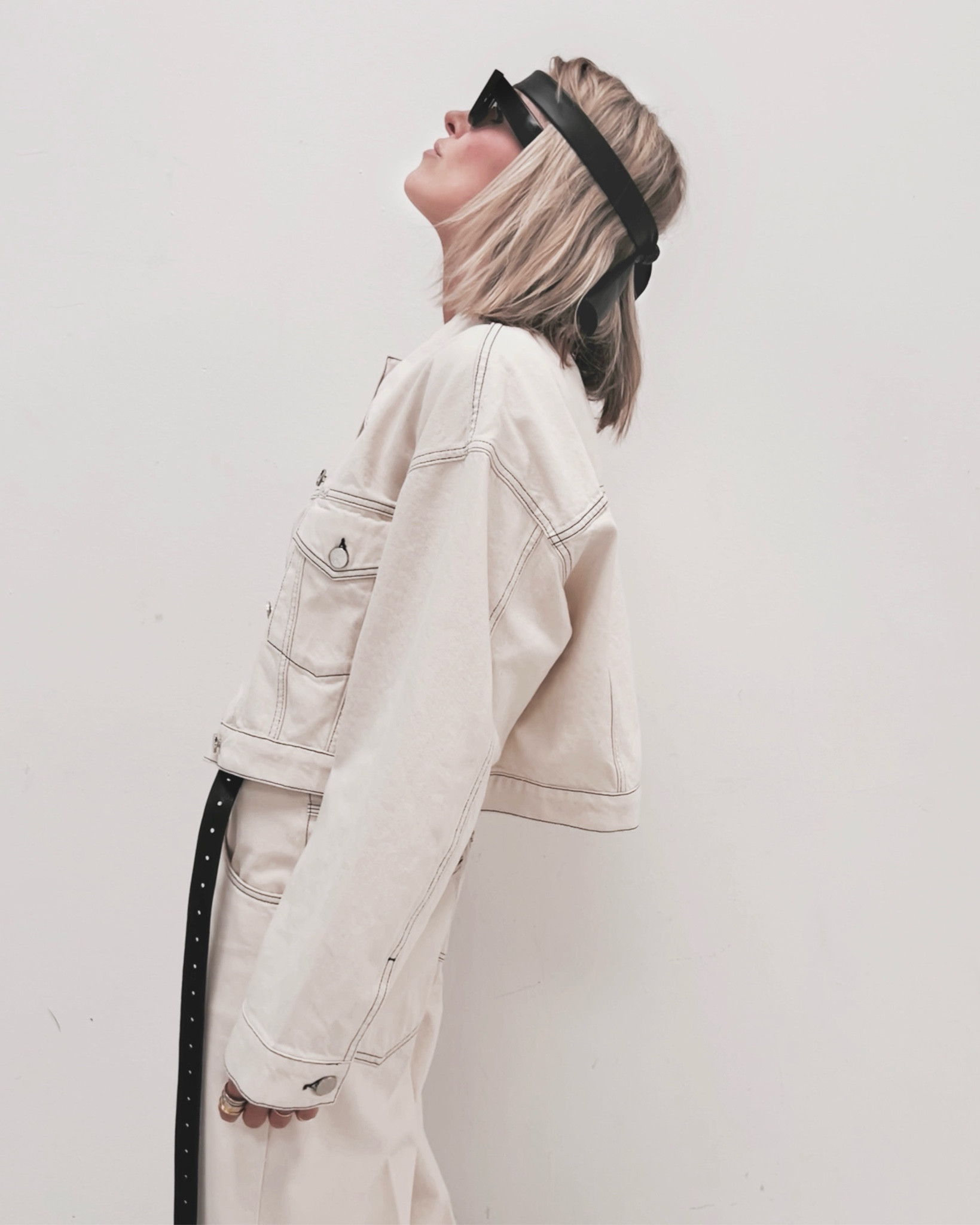 I’m wearing the ecru workwear-inspired wide-leg denim together with the matching boxy jacket.

The bottoms are available in two different lengths. That’s great if you’re looking for a real floor sweeping length, like I always do. Wearing a 28/32 (bottoms) and XL (jacket) 

This denim set is part of the eco-denim line A BETTER BLUE. The denim used is partially made from post-consumer cotton sourced from worn garments 🌱



#LTKsummer #LTKdeutschland #LTKspring