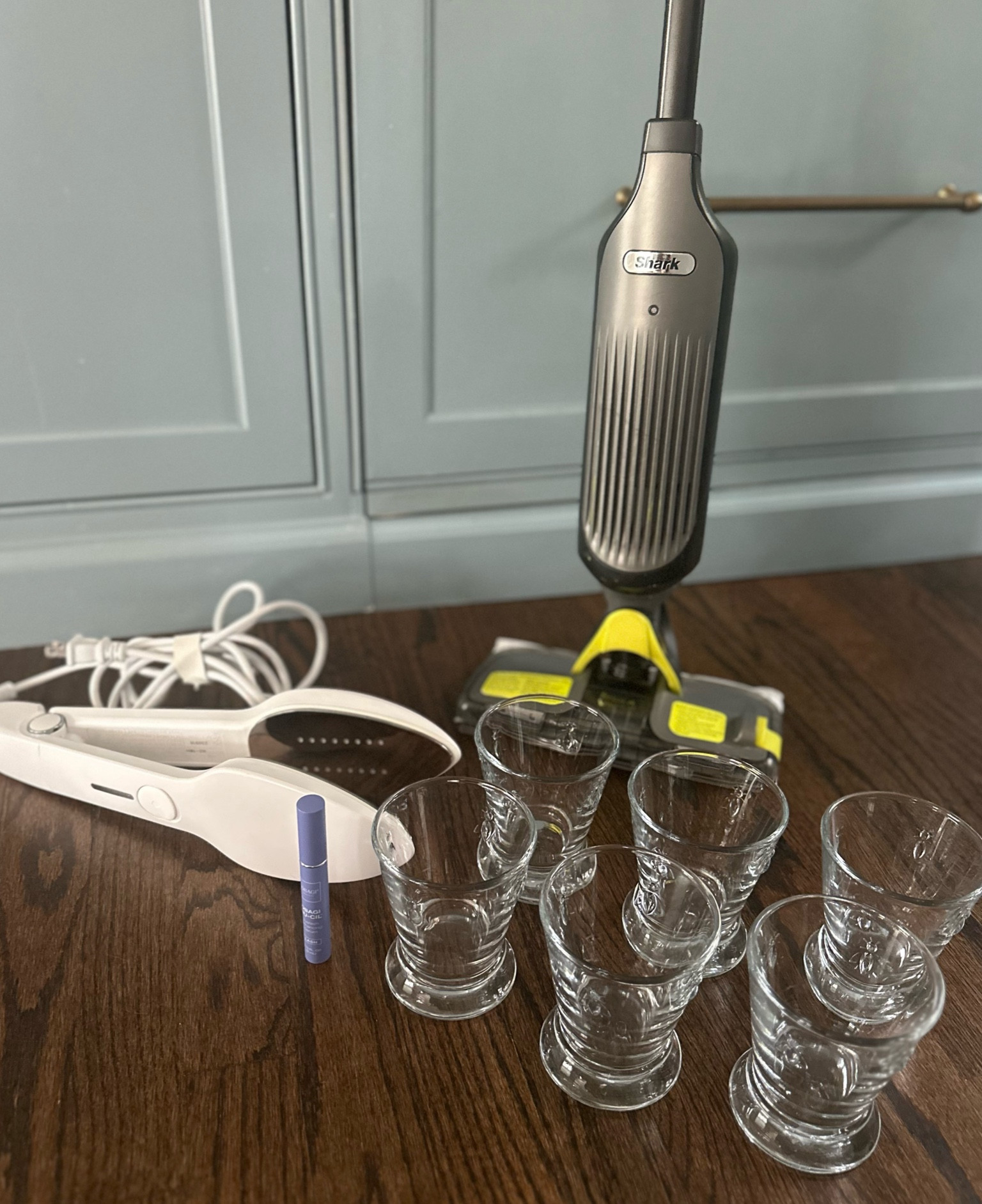 The 4 Amazon products l’ll defend with my life! Tried and true and definitely worth the purchase!
@amazon
#amazonpartner
#founditonamazon



#LTKFindsUnder100 #LTKHome #LTKBeauty