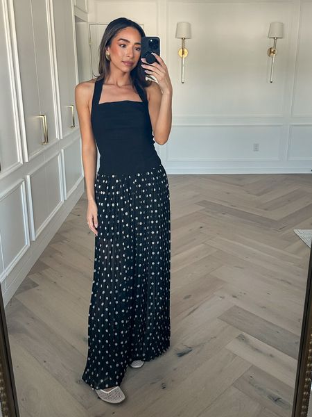 Spring outfit - wearing size xs halter top and size small wide leg pants 


Casual outfit 
Vacation outfit 
Polka dot pants 

#LTKfindsunder100 #LTKstyletip
