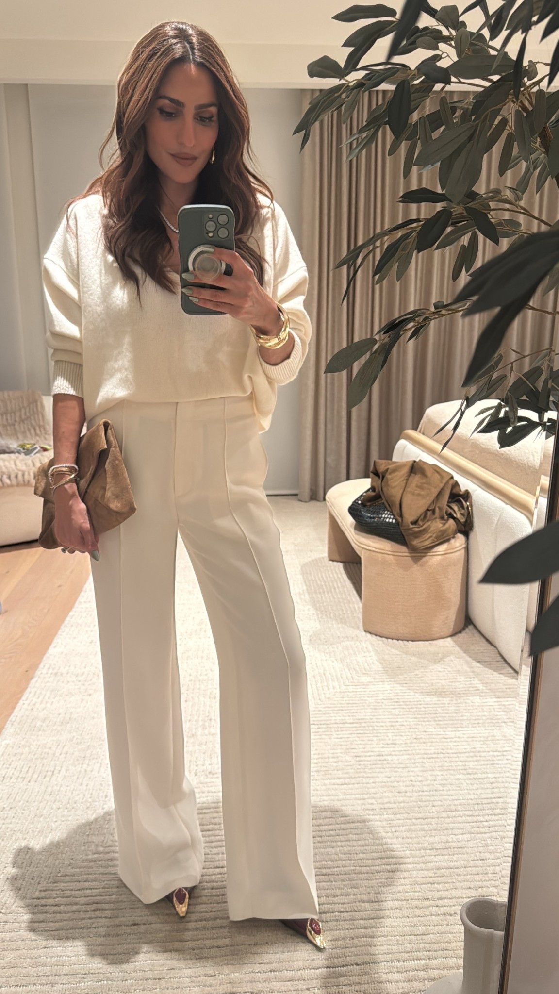All white from club Monaco size small sweater and size 2 pants 



#LTKOver40 #LTKootd #LTKHoliday