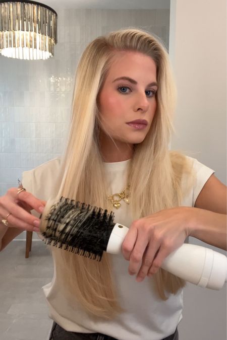 My blowout brush is 50% off today with @ultabeauty’s Spring Semi-Annual Beauty Event PLUS free shipping! It’s super easy to use and gives hair a nice, smooth look with extra volume! Tons of new deals every day through March 28th! #ulta #ad
