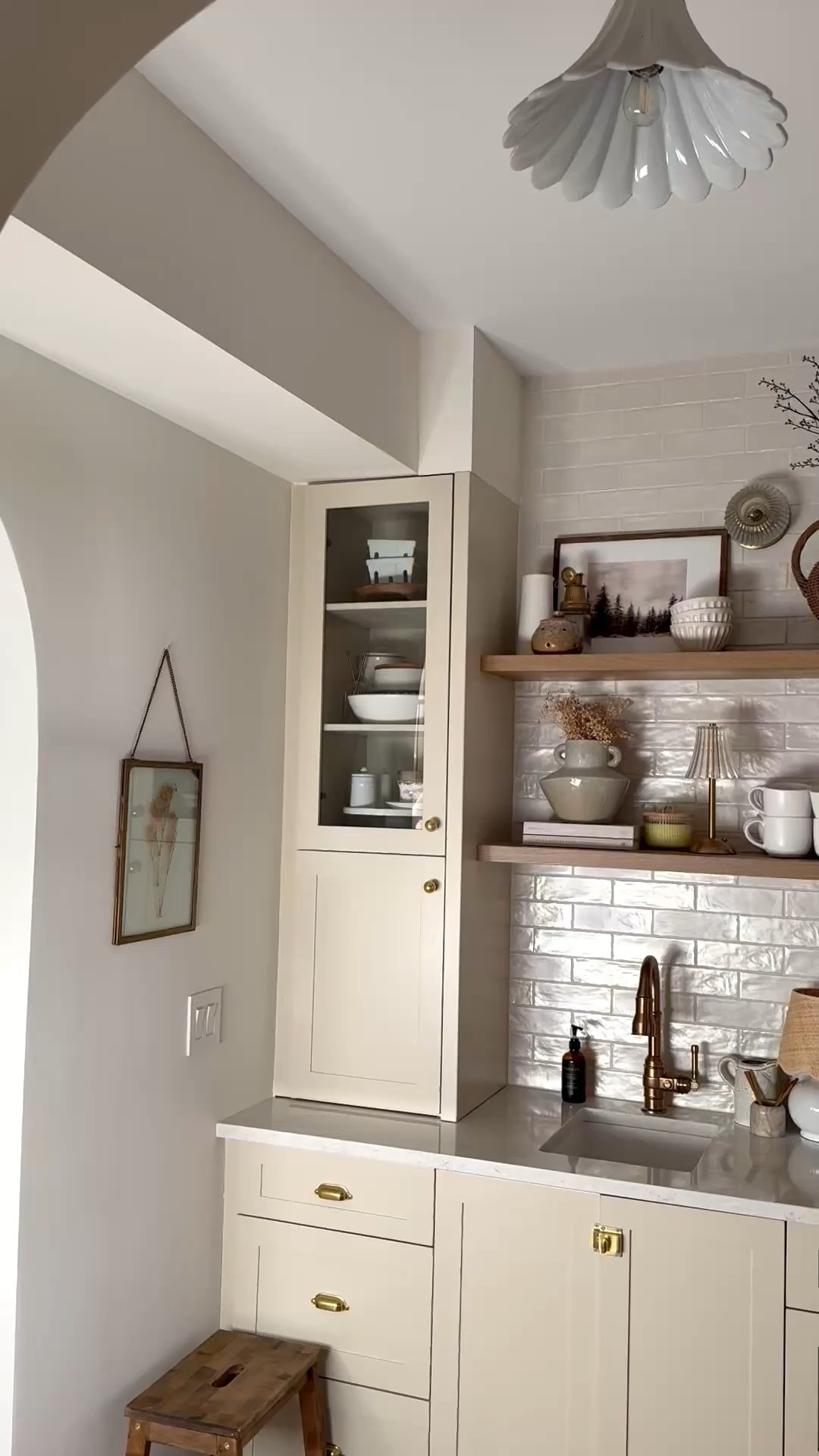 The way the light hits the backsplash 🤌🏼✨

#LTKstyletip #LTKhome #LTKcanada