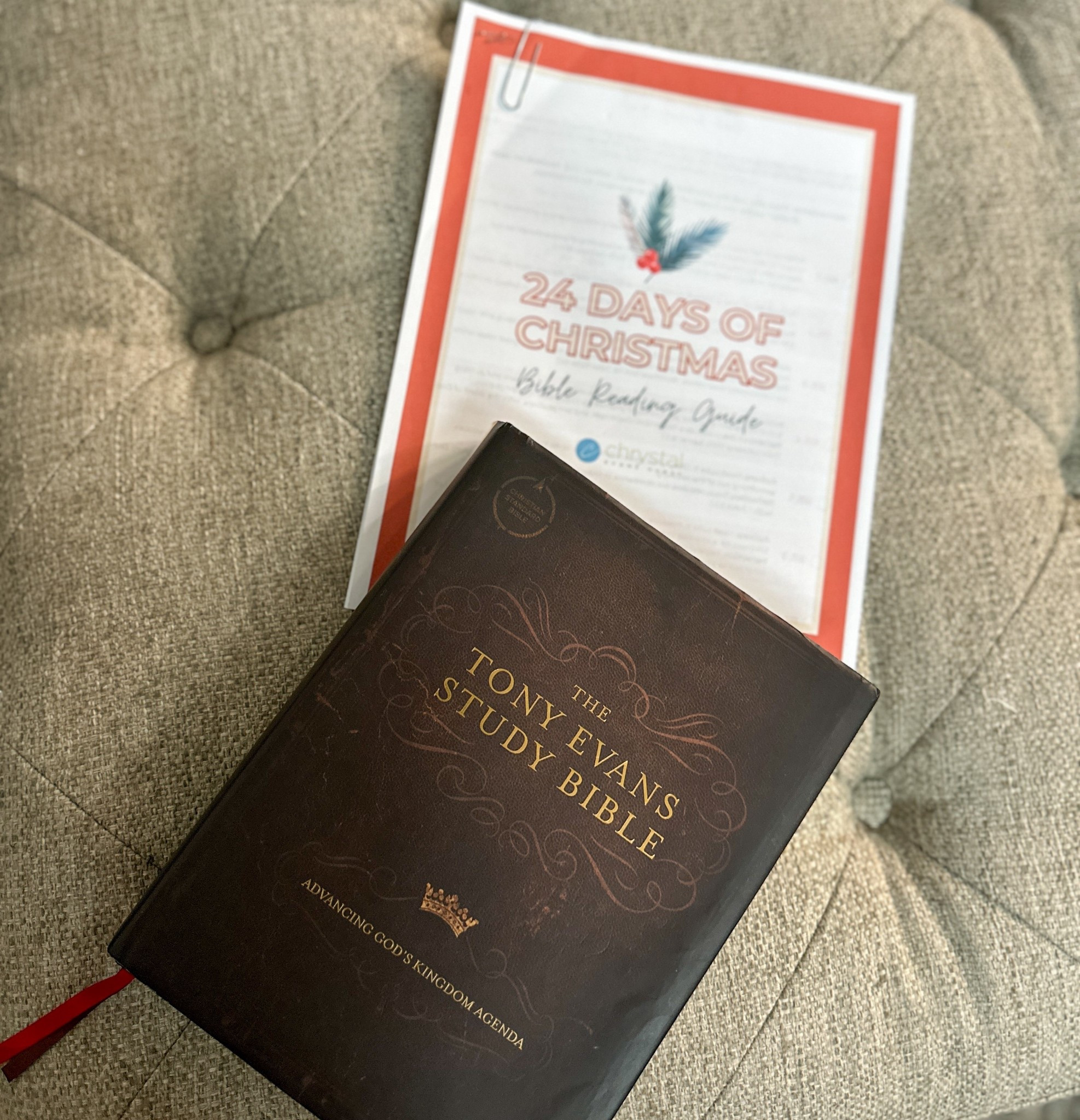 Looking for a gift for the reader in your life? This CSB Tony Evans Study Bible is amazing. A Hardcover, Black Letter
Bible with Study Notes and Commentary, Articles, Videos, Charts, Easy-to-Read Bible. #bible #studybible #faith #books #christmasgifts 