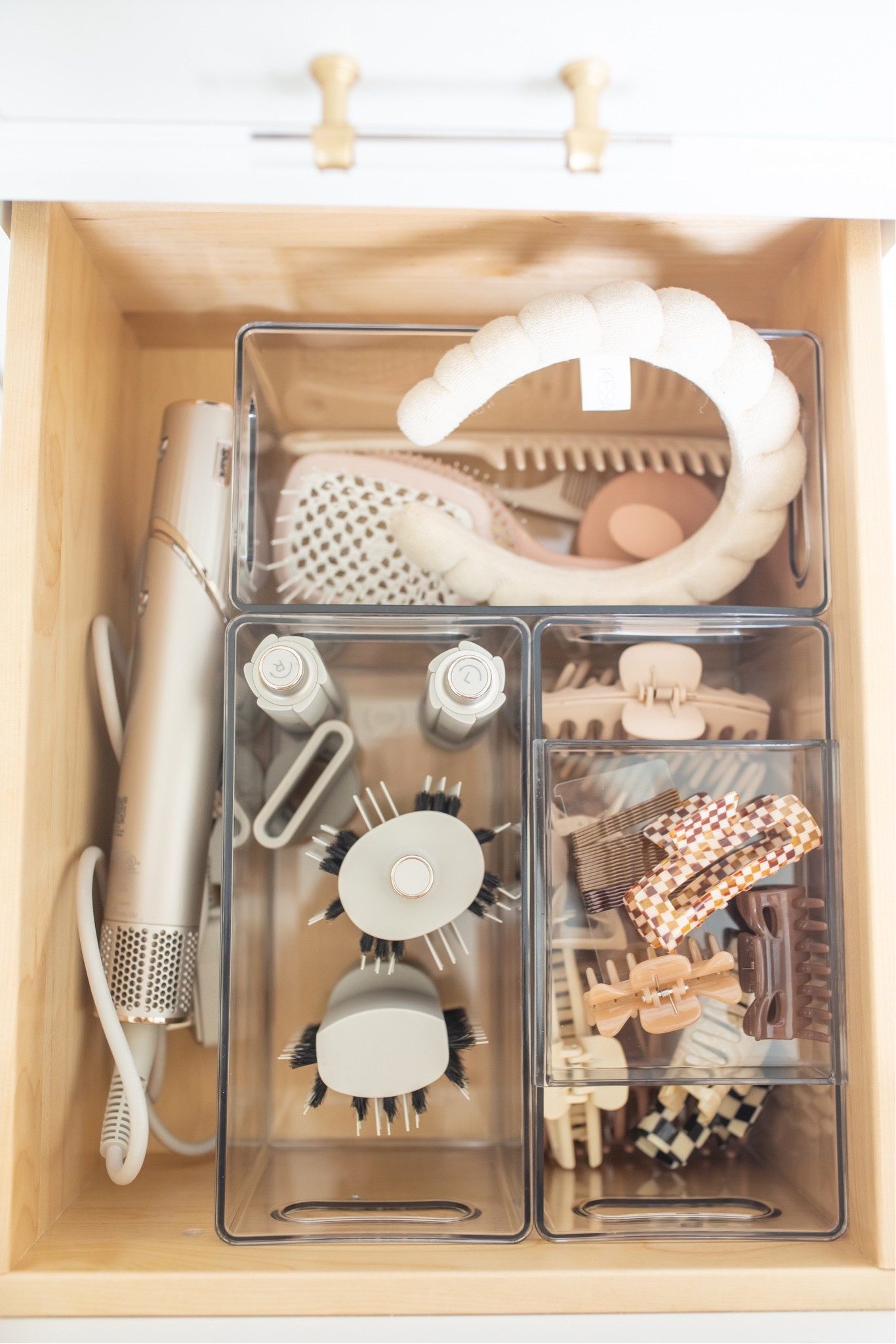 Organize my bathroom drawers with me 

Bathroom organization, home organization, Walmart finds, Walmart home, the home edit, amazon finds, haircare organization, hair organization, beauty organization, terry headband 

#LTKunder100 #LTKhome #LTKunder50