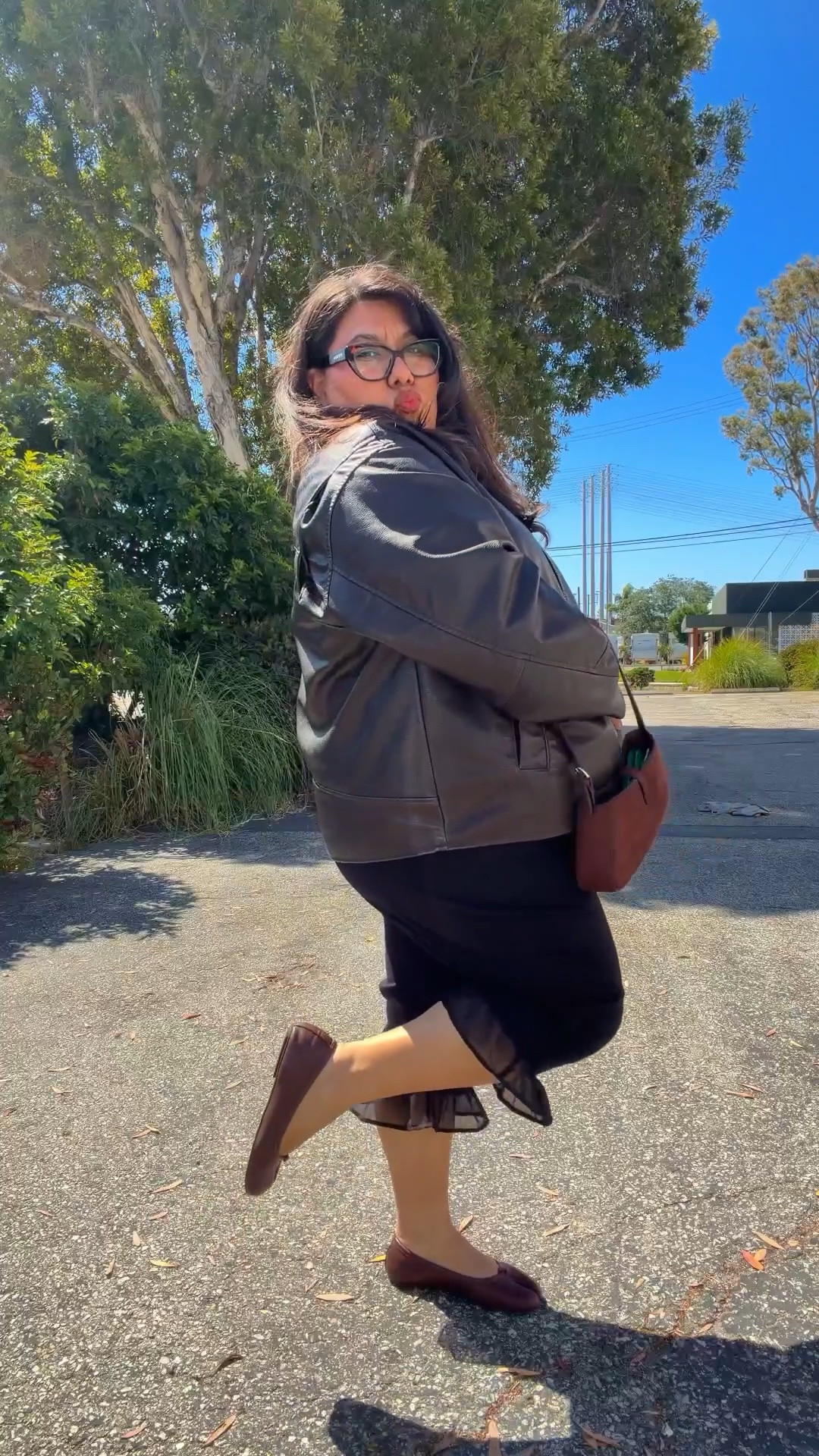 Sunday Church Fit 🕊️🤎✨

@Target Brown Oversized Jacket 
@H&M shirt and brown shoulder bag
@Anthropologie Slim ruffle capri pants 
@amazon Tabi balet flats in brown
@Marshalls Earrings

#LTKootd #LTKPlusSize #LTKPetite