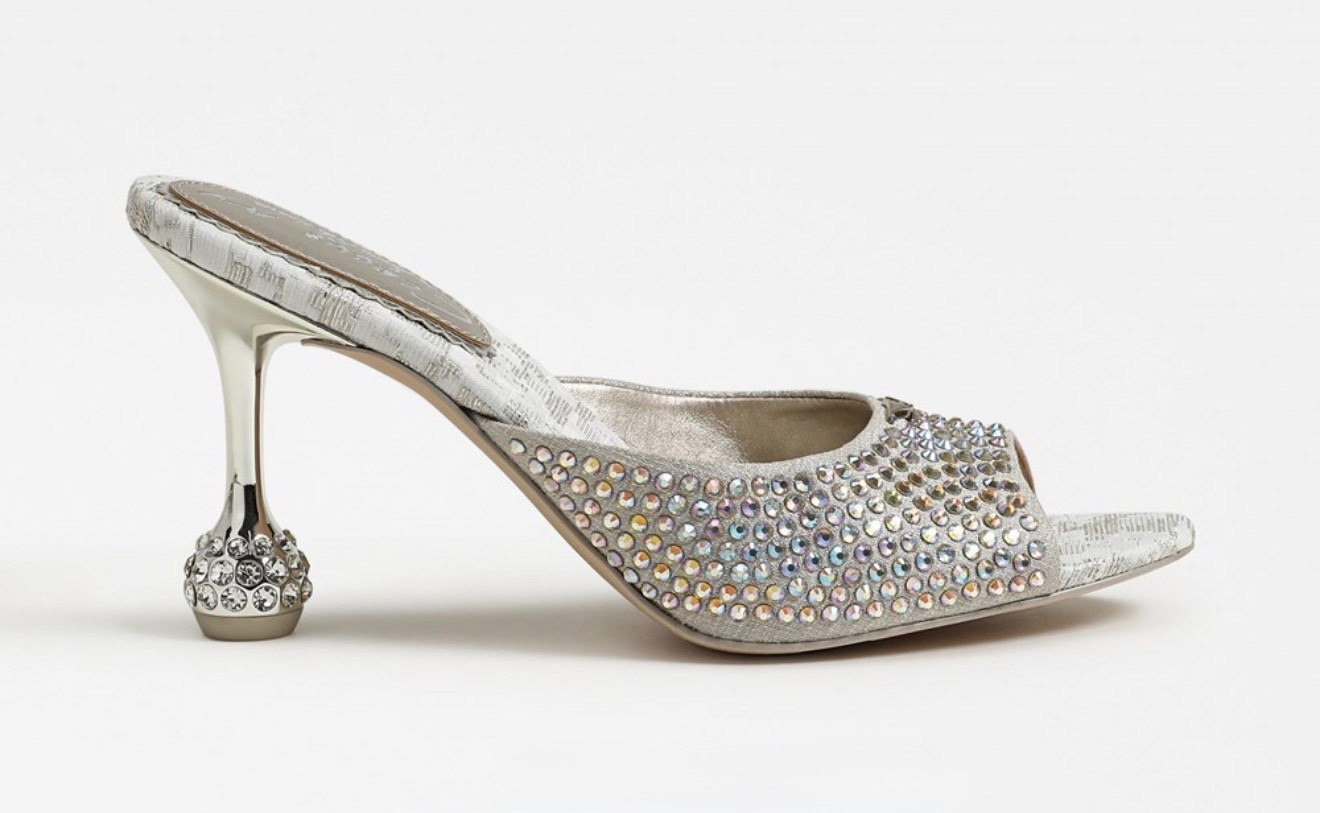 Circus NY

Gisella Heeled Mule

The Gisella Dress Sandal is pure statement energythink bold strappy attitude, all-out shine, and daring sculpted heels. The ultimate plus-one for every fierce look demanding real attention in Womens Dress Sandals.

#LTKWedding #LTKWorkwear #LTKTravel