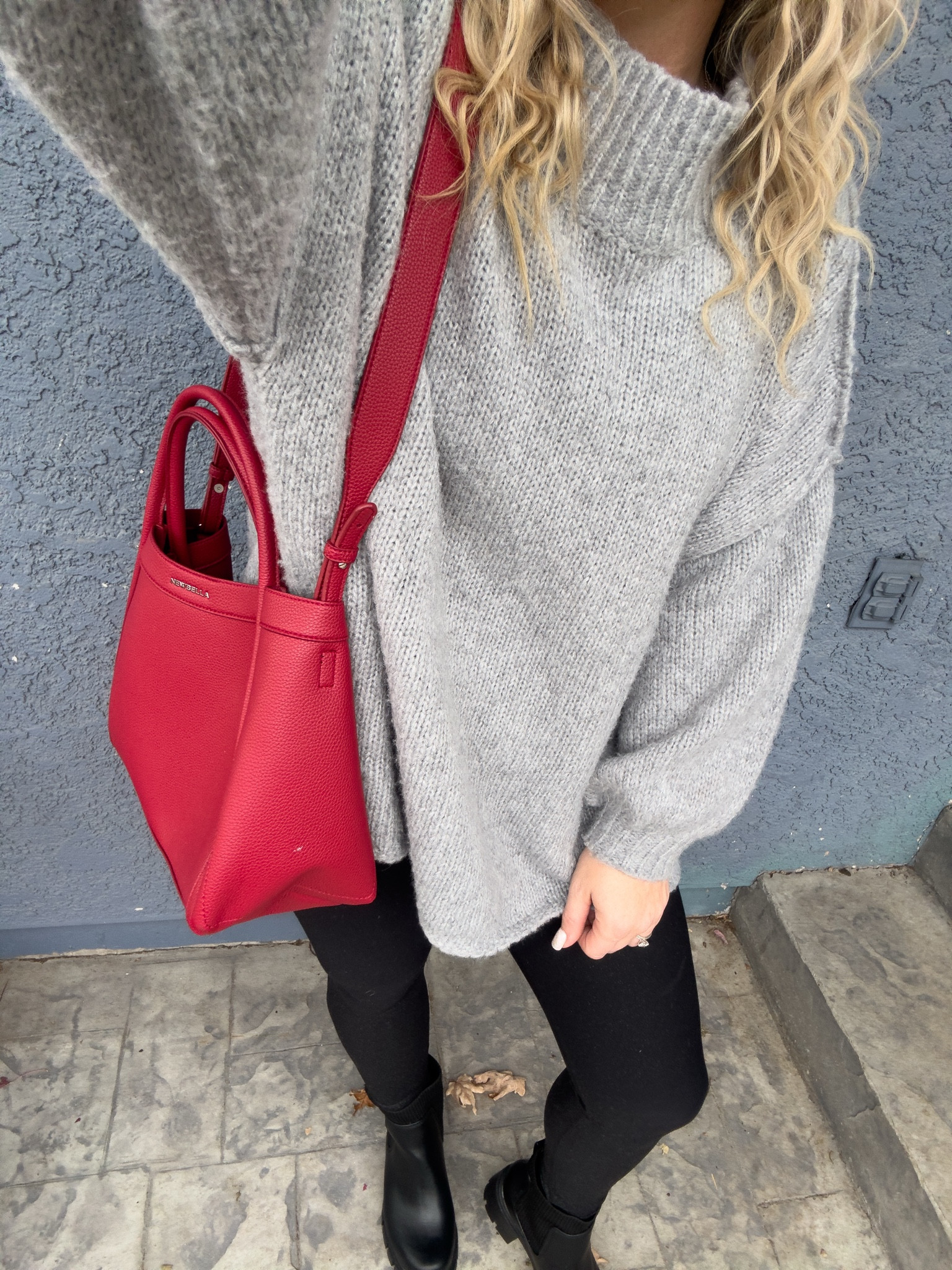 Oversized turtleneck sweater, fits very oversized, I’m wearing a small for reference. Paired with faux leather leggings, black Chelsea boots, and a red bag






Winter outfit
Winter fashion
Amazon winter outfits
Trending winter fashion 
 casual winter outfits | winter fashion | size 4-6 | cold weather outfits | winter outfit ideas | layering outfit for the cold| winter fashion 2025 | outfit inspo | outfit ideas | winter outfits amazon  | casual outfit Ideas  | Outfits | Amazon Casual Outfit | Cute casual outfits | Preppy Outfit 


#LTKPetite #LTKootd #LTKFindsUnder50