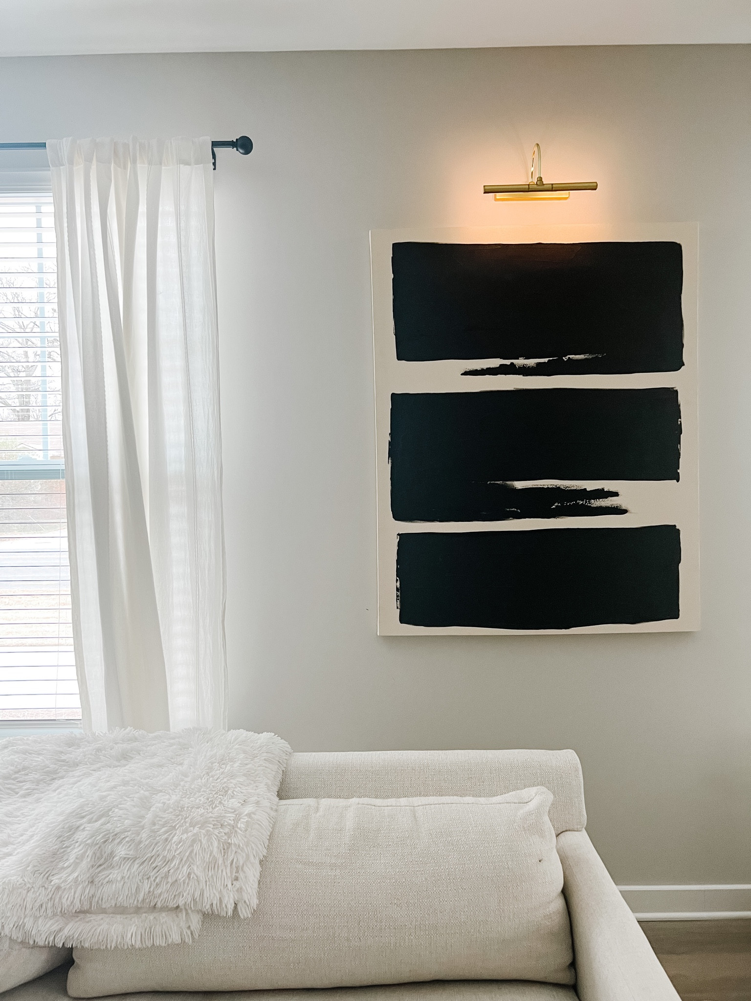 The BEST battery operated picture accent light. Under $40 and comes in 3 colors. Has a remote that can control up to 10 of these! 

#picturelight #accentlight #goldlight #artworklight #batteryoperated #homedecor #blackandwhite #light

#LTKSeasonal #LTKunder50 #LTKhome