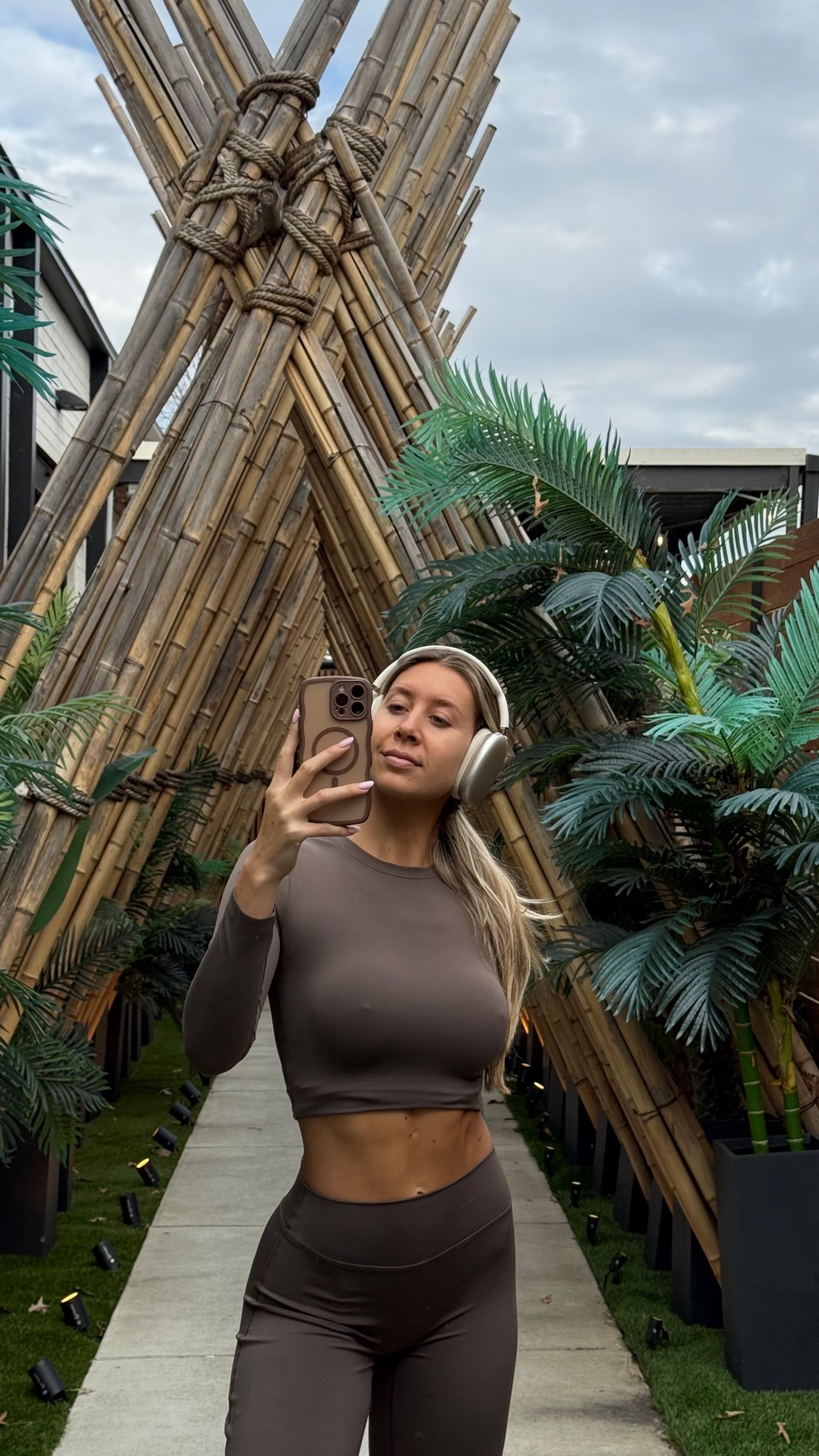 my favorite workout set in the most perfect brown shade 🧸 I wear a medium in all Paragon & you can save $$ using SWEATWSAMXO 💗

#LTKActive #LTKfitnessgoals #LTKmorningroutine