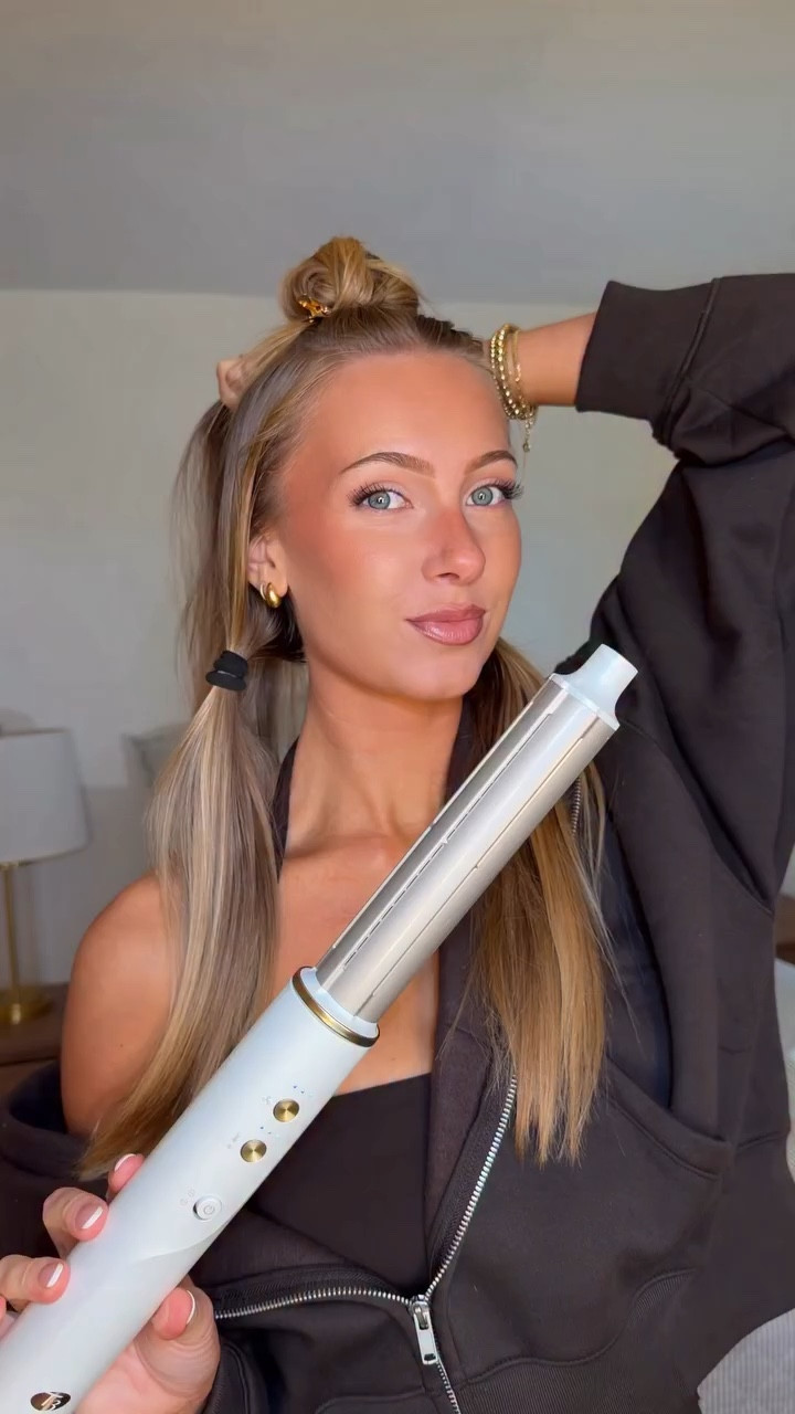 Let’s not complicate our blowouts this has been my go to way to style my hair with the @t3micro or the @sharkbeauty #fypシ #hairtutorial #hairtok #blowoutturorial #hairhacksandtips