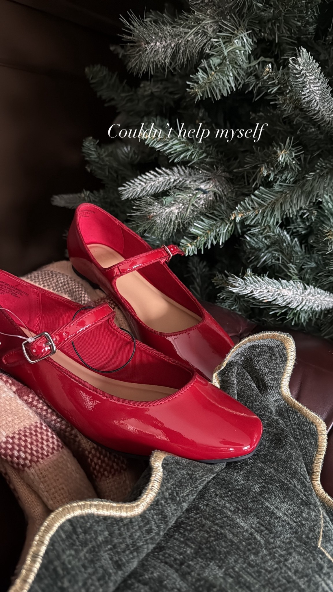 There’s no place like home. Obsessed with a pop of red this time of year!

#LTKHoliday #LTKGiftGuide #LTKFindsUnder50