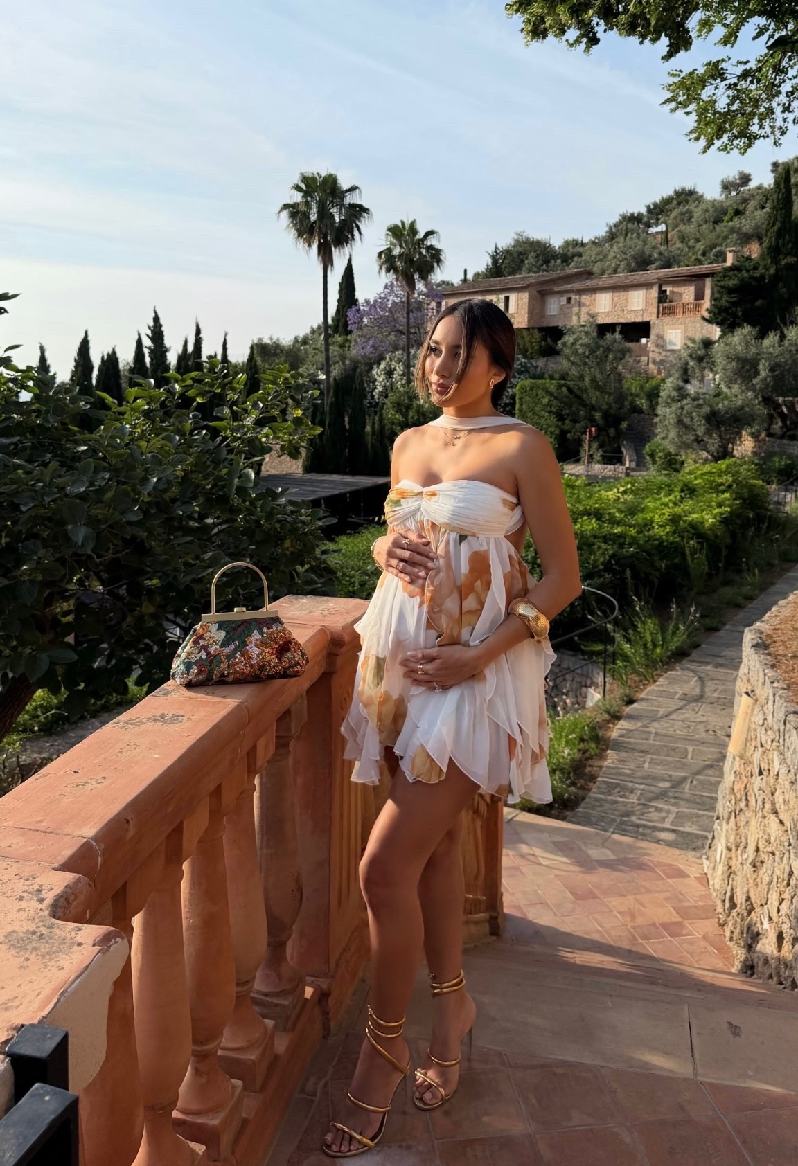 First dinner in Mallorca! So happy with this outfit, been waiting to use this purse for a perfect ocassion 💫  Stay tuned for more babymoon outfits ;) 

#LTKTravel #LTKPregnant #LTKBump