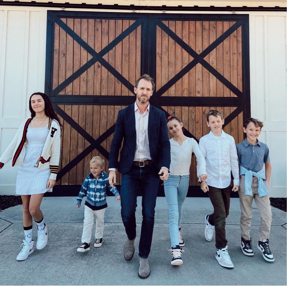 Family on the go.  Holiday outfit.  

#LTKmens #LTKfamily #LTKCyberWeek