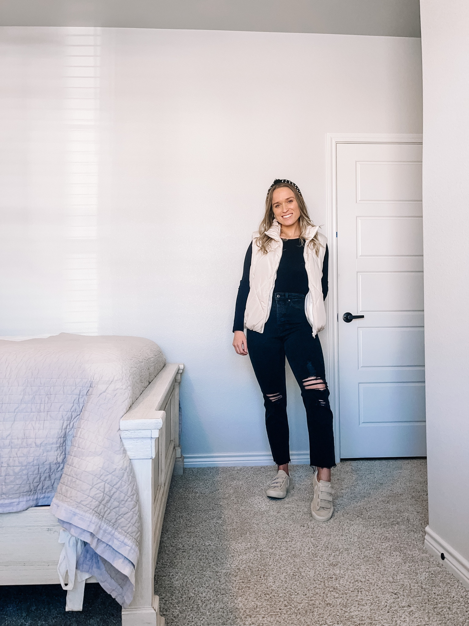 Puffer vest outfit sneaker outfit black jeans outfit bodysuit outfit Veja outfit