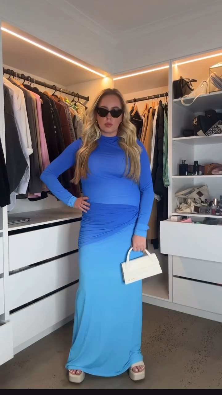 It’s trackies or full glam, no inbetween 🙅‍♀️ 

Sass & Bide Life form gown in Size L (10-12) 

#sassandbide #melbournedresshire #bendigodresshire #brisbanedresshire #goldcoastdresshire #perthdresshire #adelaidedresshire #sydneydresshire