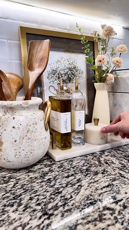 Últimamente estoy aprendiendo a disfrutar más las pequeñas cosas… ☁️✨�una mañana tranquila, el aroma del café, una casa limpia, espacios acogedores y esos momentos simples que hacen que todo se sienta más bonito. Aesthetic Lifestyle

Este tipo de mañanas me recuerdan que el lujo no siempre está en lo costoso… sino en cómo se siente tu espacio y tu energía al empezar el día 

#cozymorning #morningroutine #cozyhome #homestyle #homeaesthetic