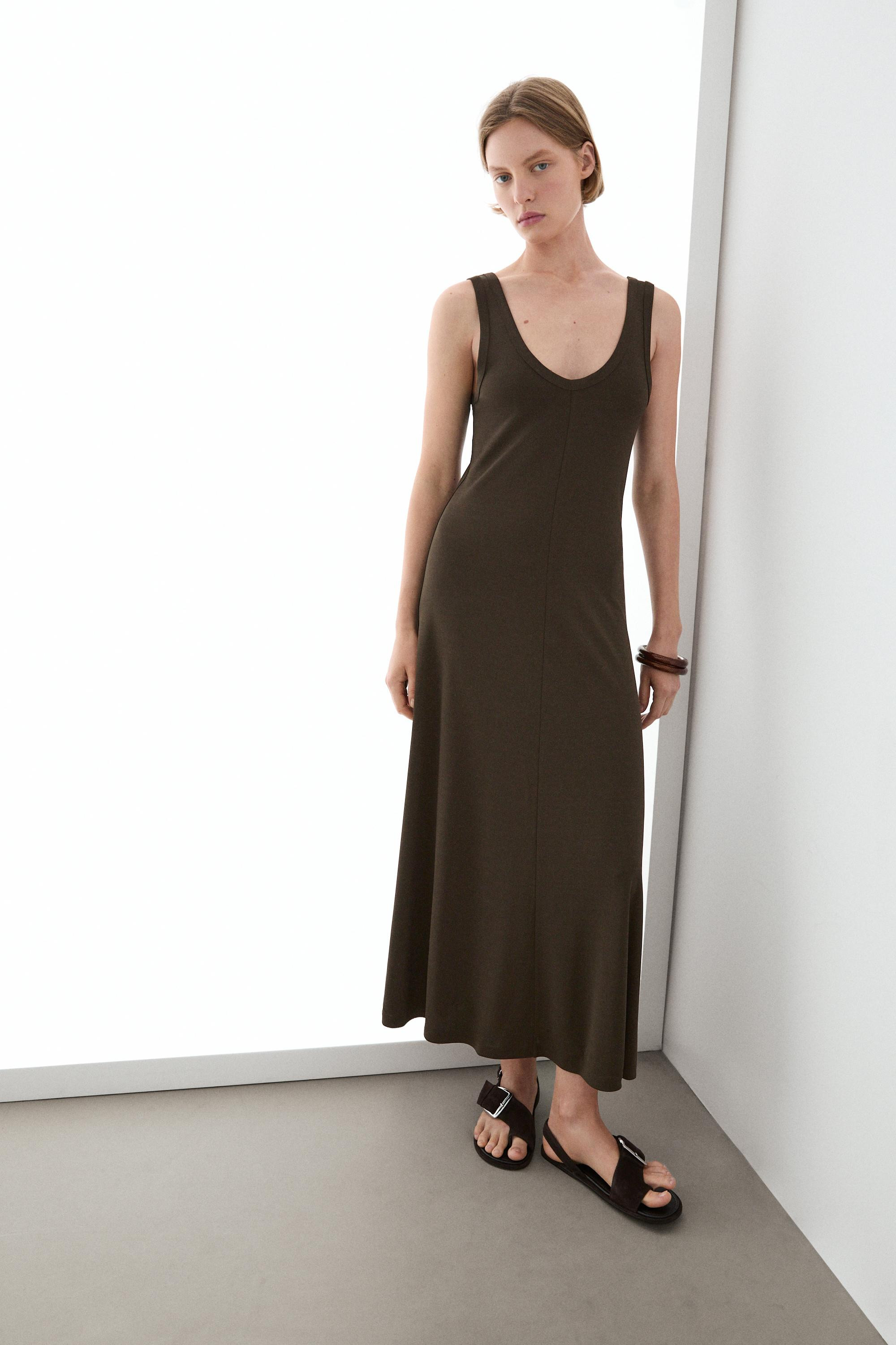 Robe midi d\u00e9tail couture centrale \u00b7 Kaki \u00b7 Casquettes Et Chapeaux | Massimo Dutti | Massimo Dutti FR