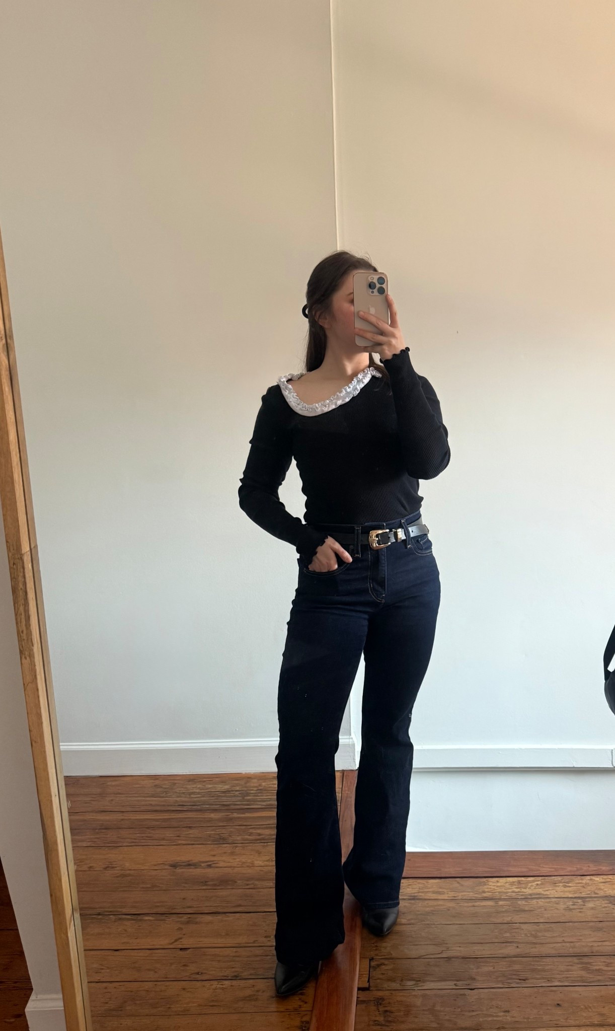 date night outfit

top: opéraSPORT evita seamless top (linking similar, brand not on LTK)
belt: @Revolve 
jeans: @levi 

#LTKootd
