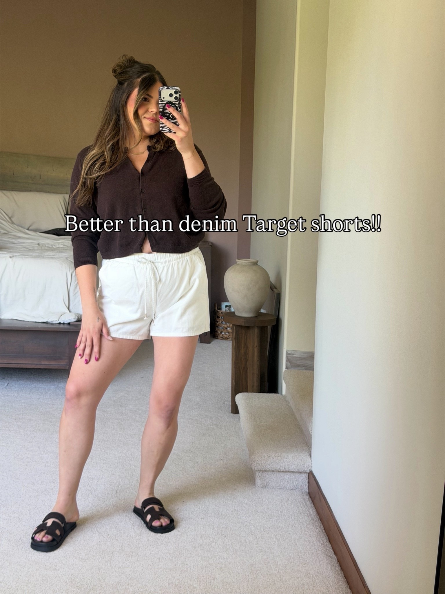 Spring to summer casual outfit
Size large in the denim shorts and size large in the cardigan 

Midsize, size 12, size 14, mom style, curvy outfit