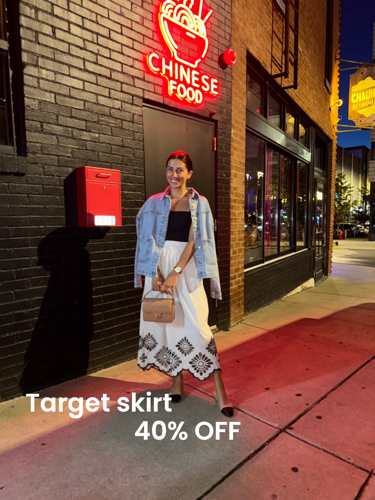 Top: medium
Jacket: medium 
Skirt: small

The eylet detail on this skirt is so pretty! Perfect for spring/summer and if you have any vacations coming upp