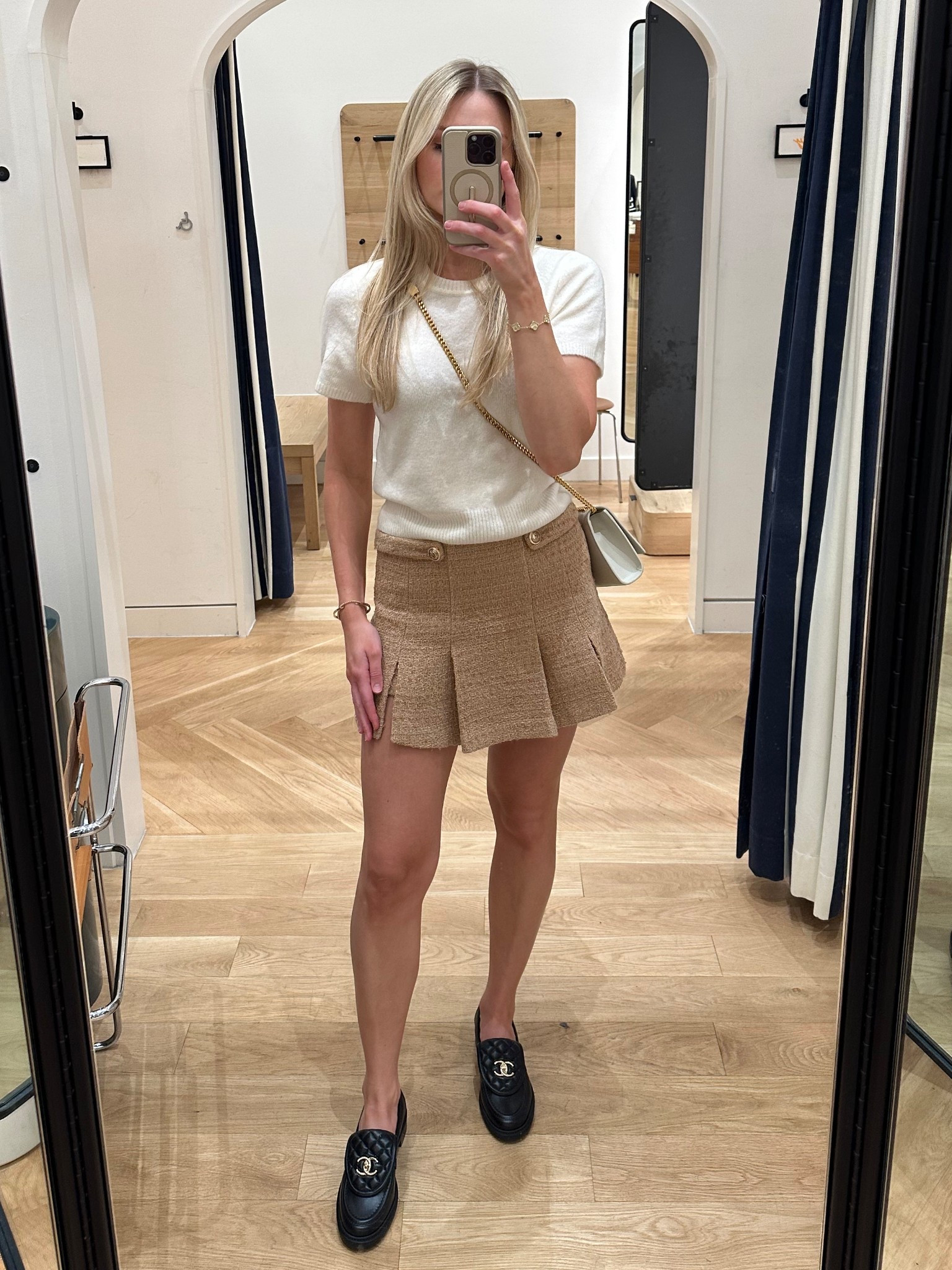 Friday OOTD ✨
Wearing size small in sweater and small in skirt