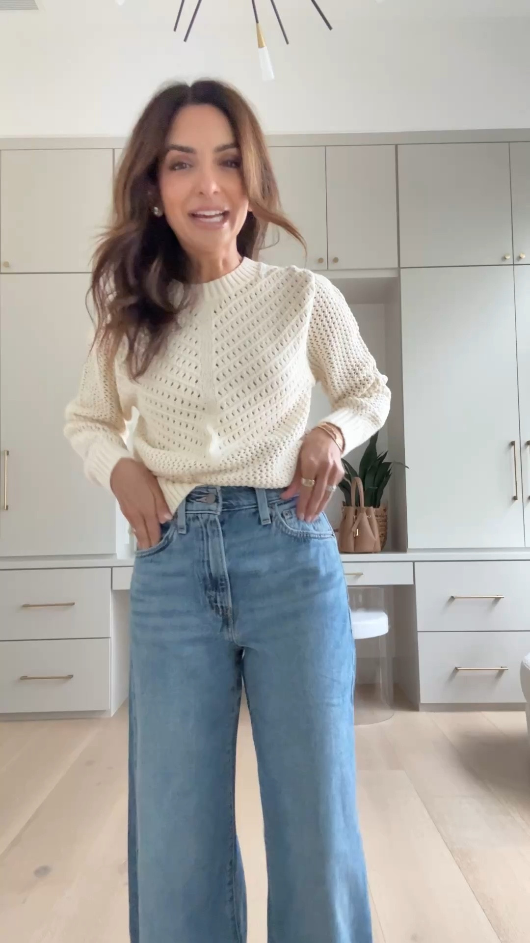 Styling these viral @levis & I now get the hype! The extra tab to cinch your waist is so flattering and gets us the perfect fit! I did my true size 24 and this is the 31 inch inseam for reference (works perfectly with a small wedge heel for me!). Linked a few new finds for you! #LevisLTKPartner

#LTKPetite #LTKOver40