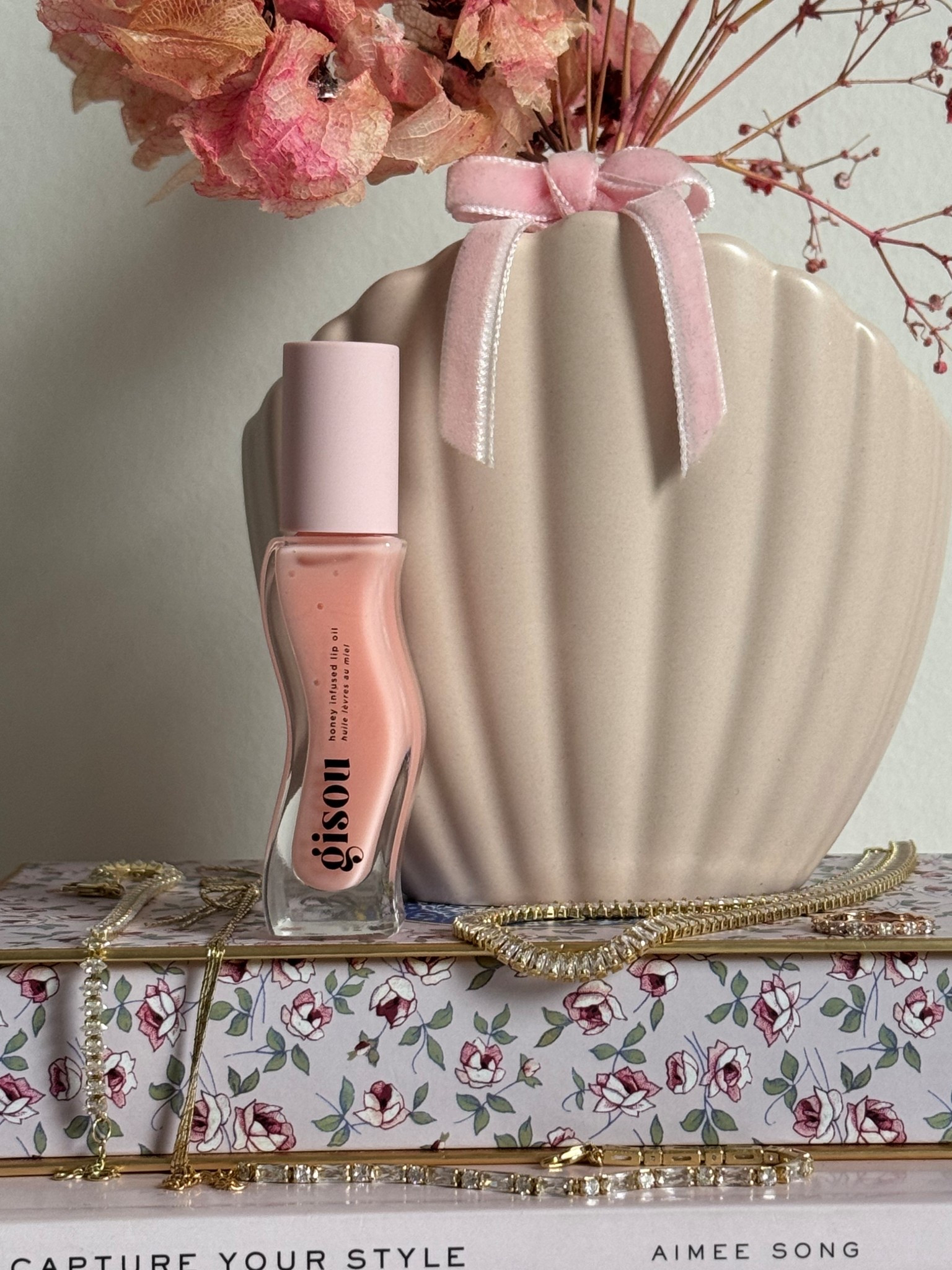 A lip oil would make a great Christmas gift or stuffer! The Gisou lip oils are some of my favourites 😍 This is one of the newest shades called vanilla glaze. It’s a lovely shade that give a pinkish nude colour on the lips!

#LTKgiftguide #LTKeurope #LTKbeauty