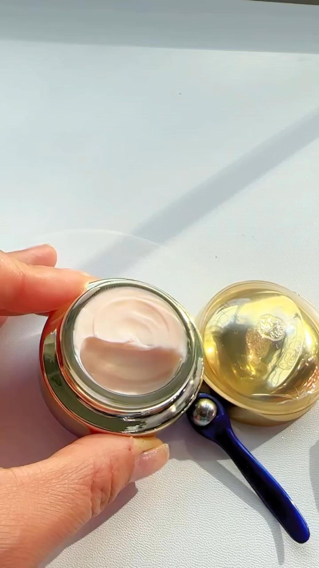 gifted by Shiseido 
Textura suave, mirada más levantada y luminosa. Gracias a vital perfection Uplifting and firming advanced eye cream de @shiseido crema de ojos que sí hace la diferencia! 

 #giftedbyshiseido #vitalperfection

#LTKHoliday #LTKselfcare #LTKGiftGuide