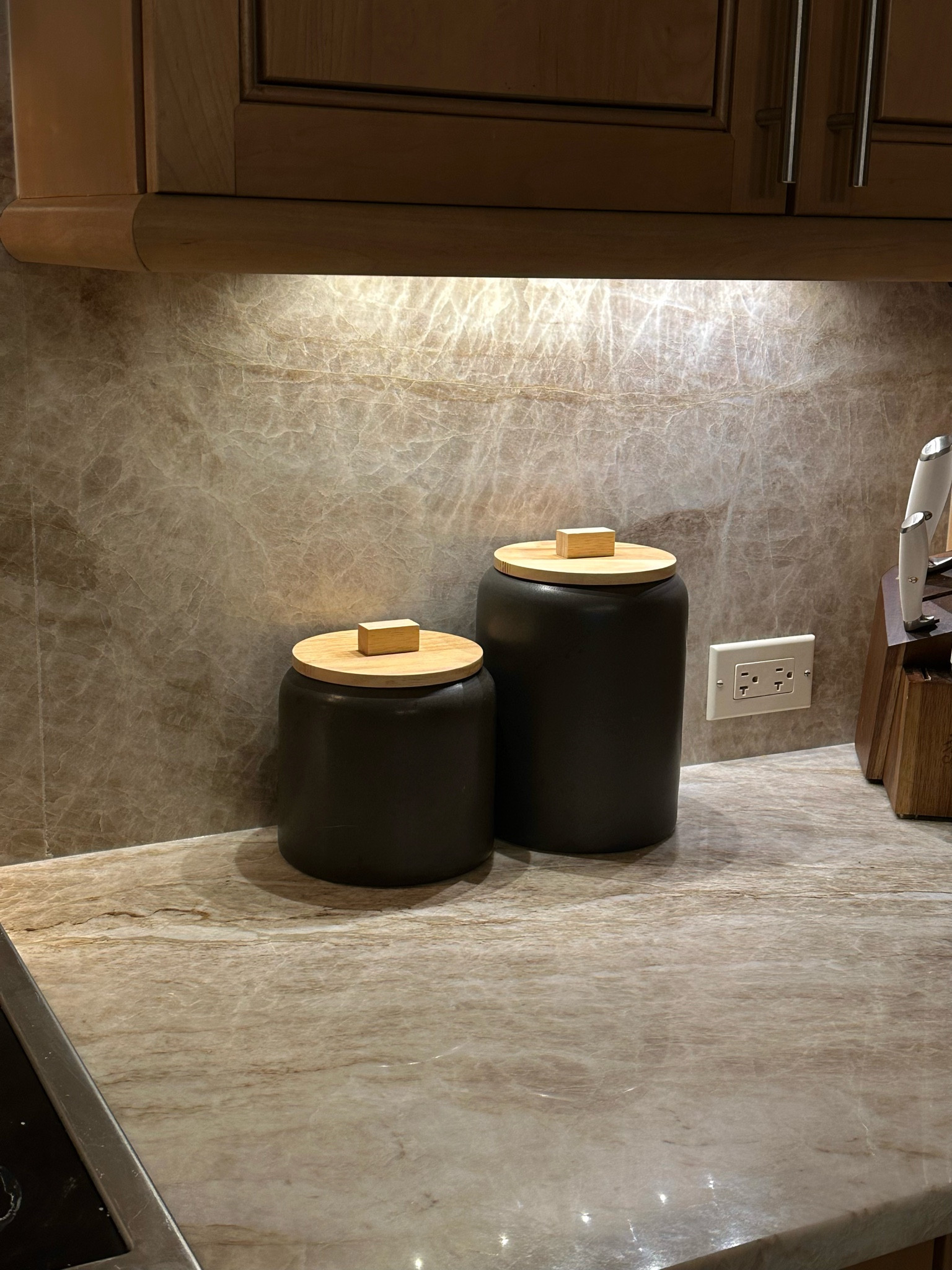 Cute kitchen canisters! Love the way they look in my kitchen. Serves as a great gift.  😍

Kitchen decor, kitchen styling, target finds, target home finds, target kitchen

#LTKHome #LTKGiftGuide #LTKHoliday